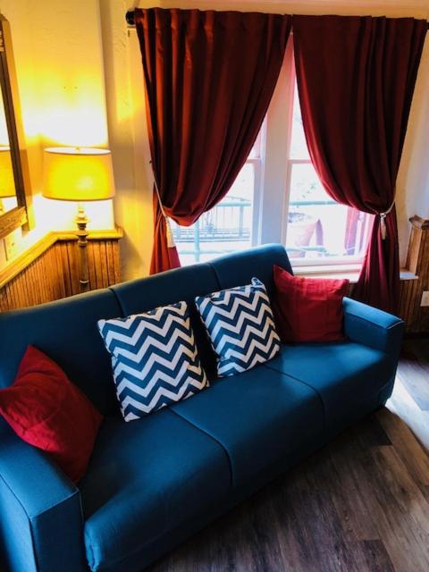 Deluxe King Suite - Photo 3