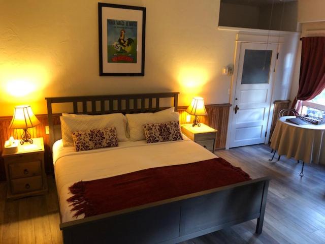 Deluxe King Suite - Photo 4