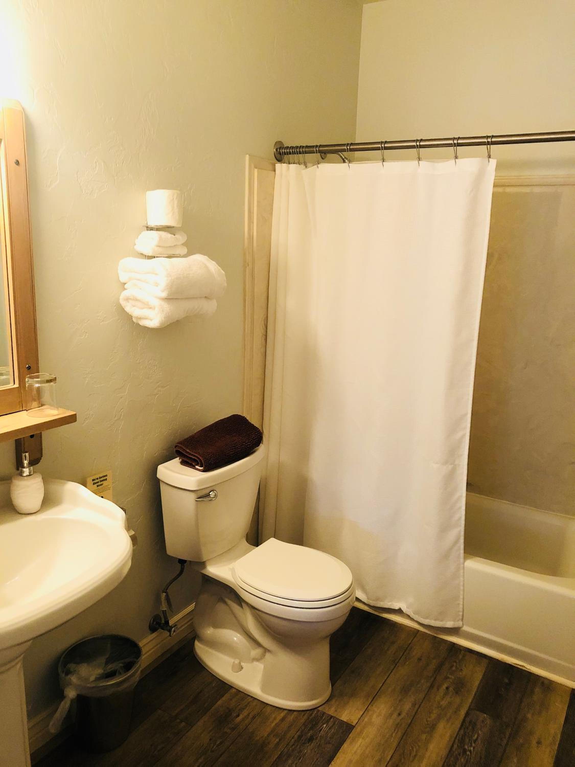 Standard Double Room - Photo 4