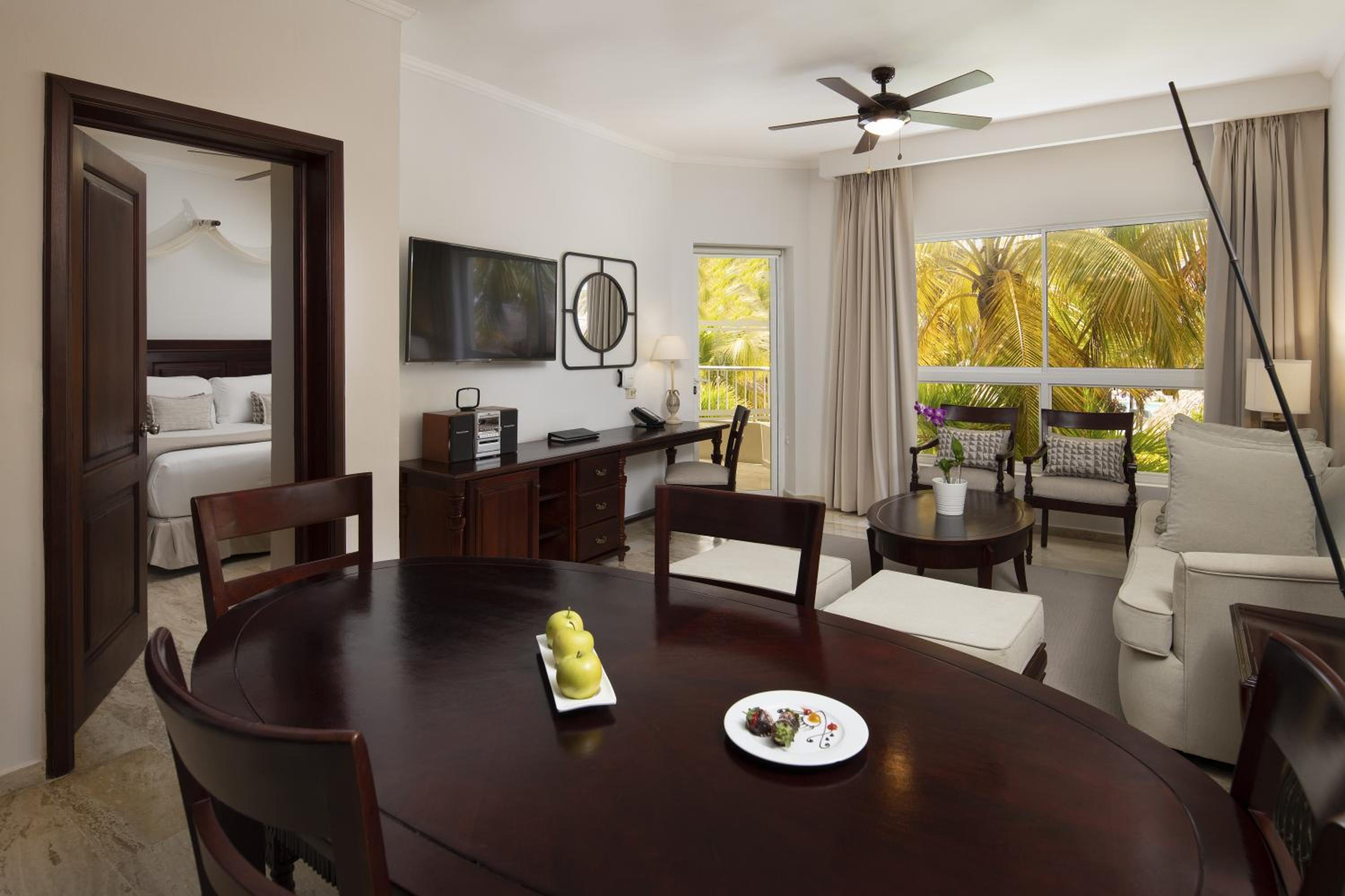 The Level Master Suite Garden View - Photo 3