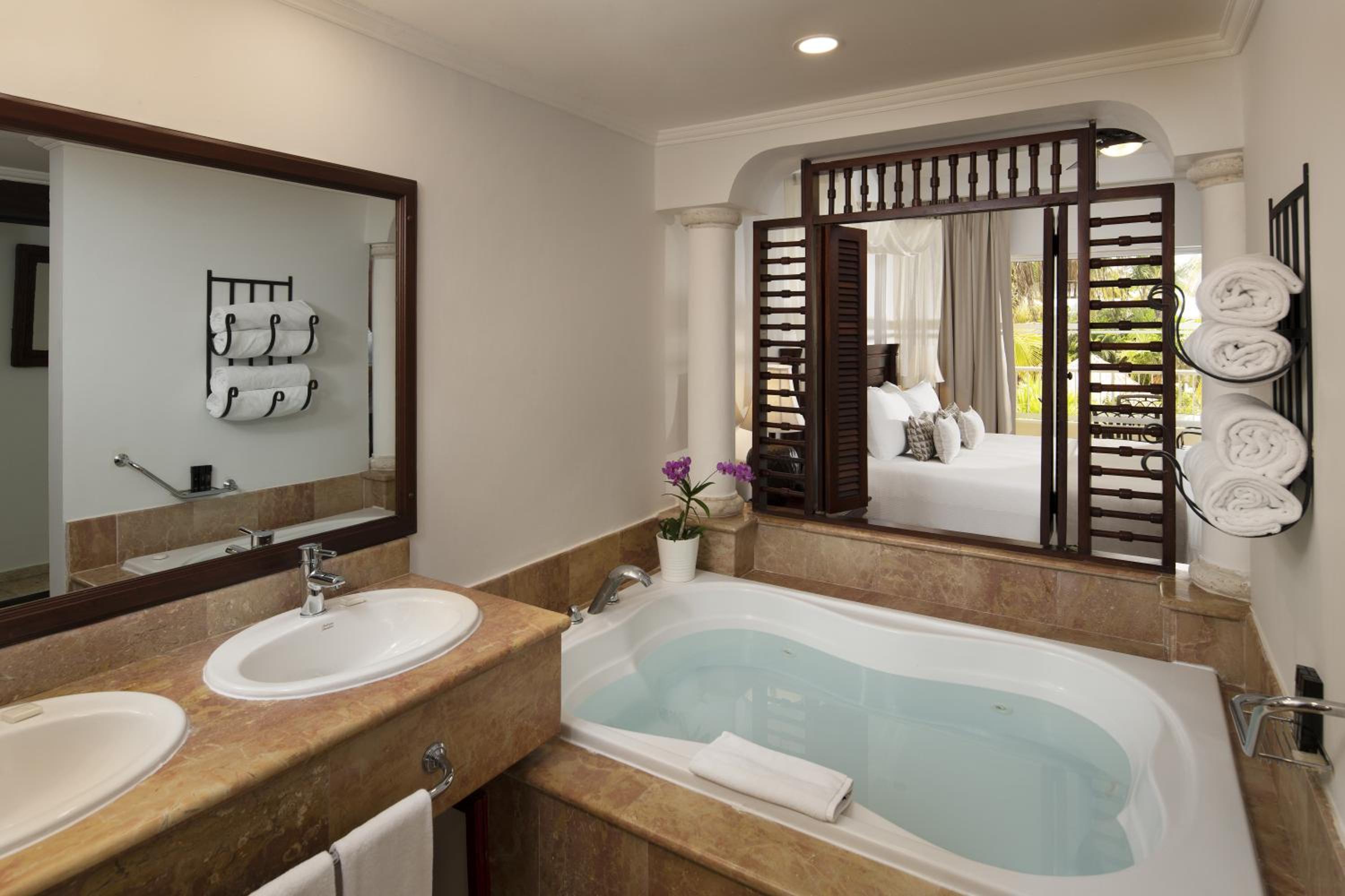 The Level Master Suite Garden View - Photo 2