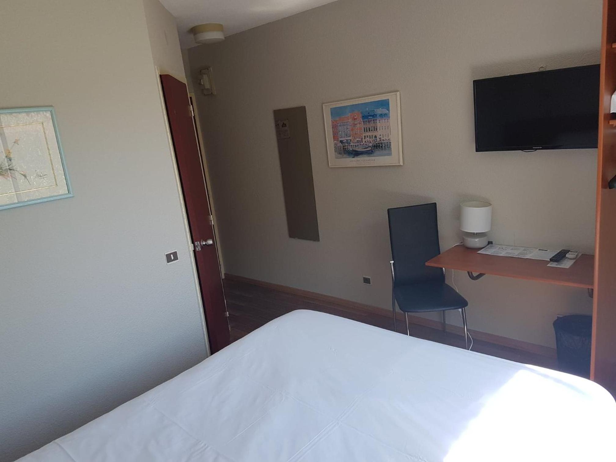 Double Room - Photo 5