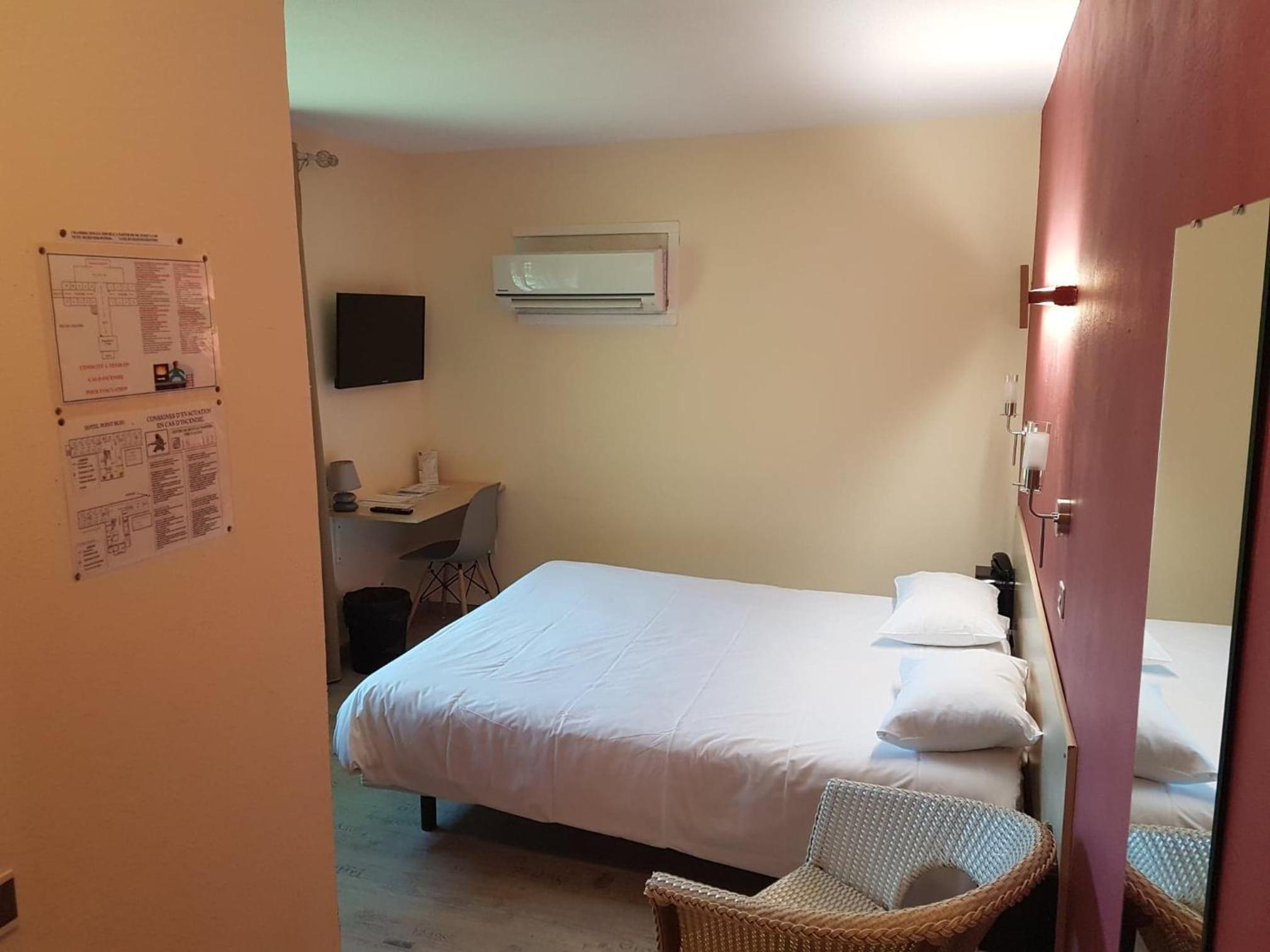 Double Room - Photo 12