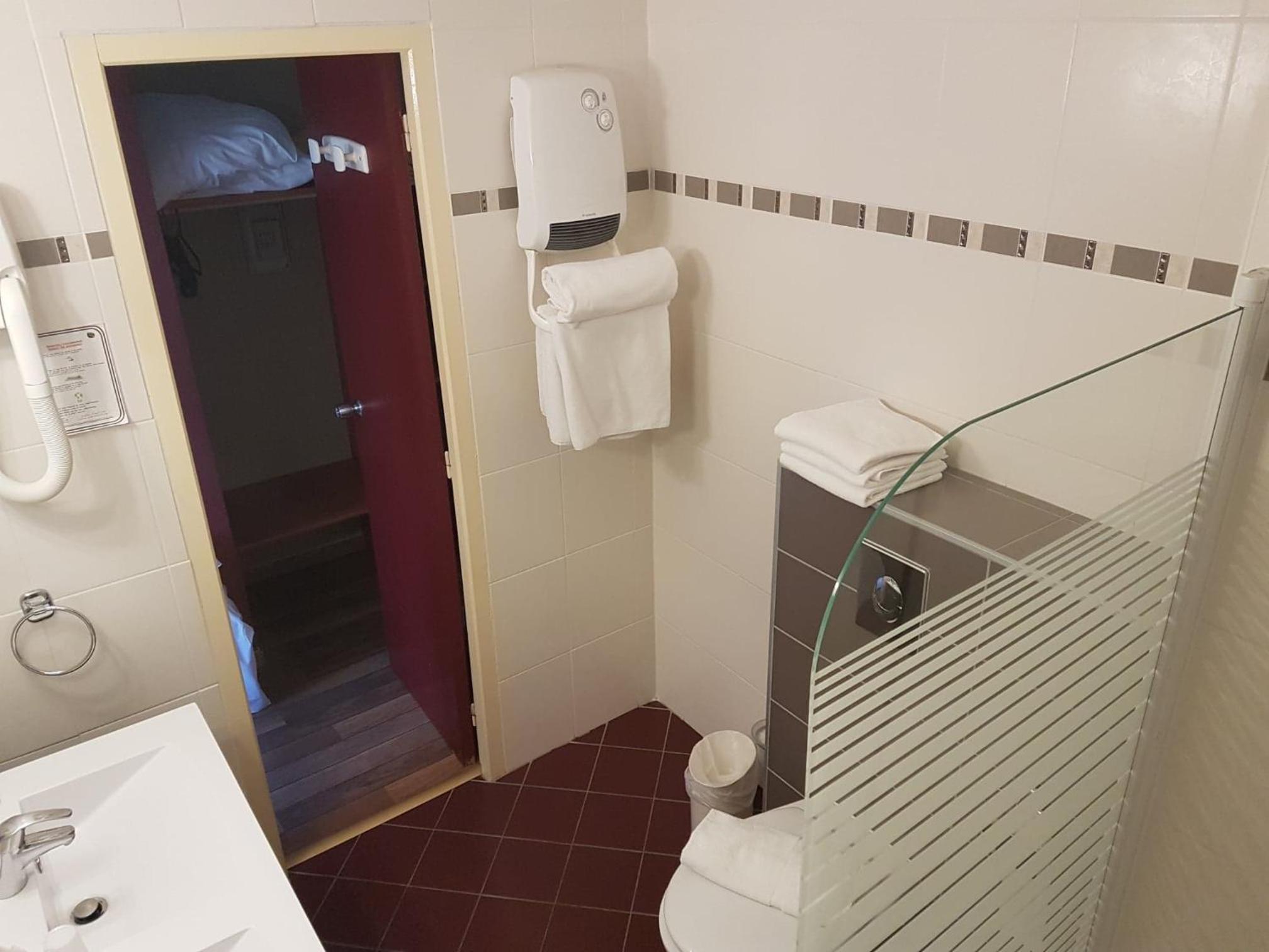 Double Room - Photo 11