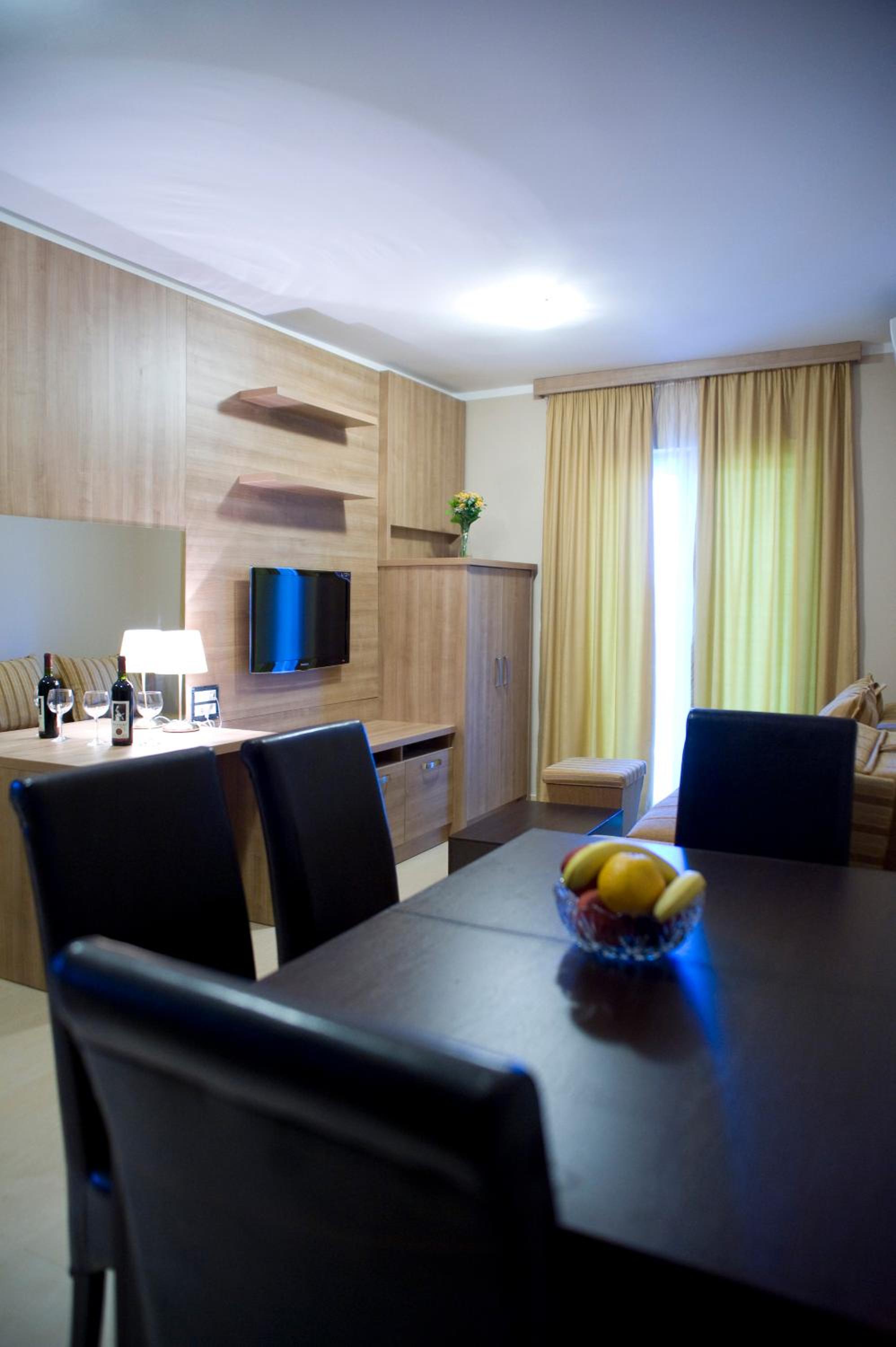 One-Bedroom Apartment with Partial Sea View photo 1