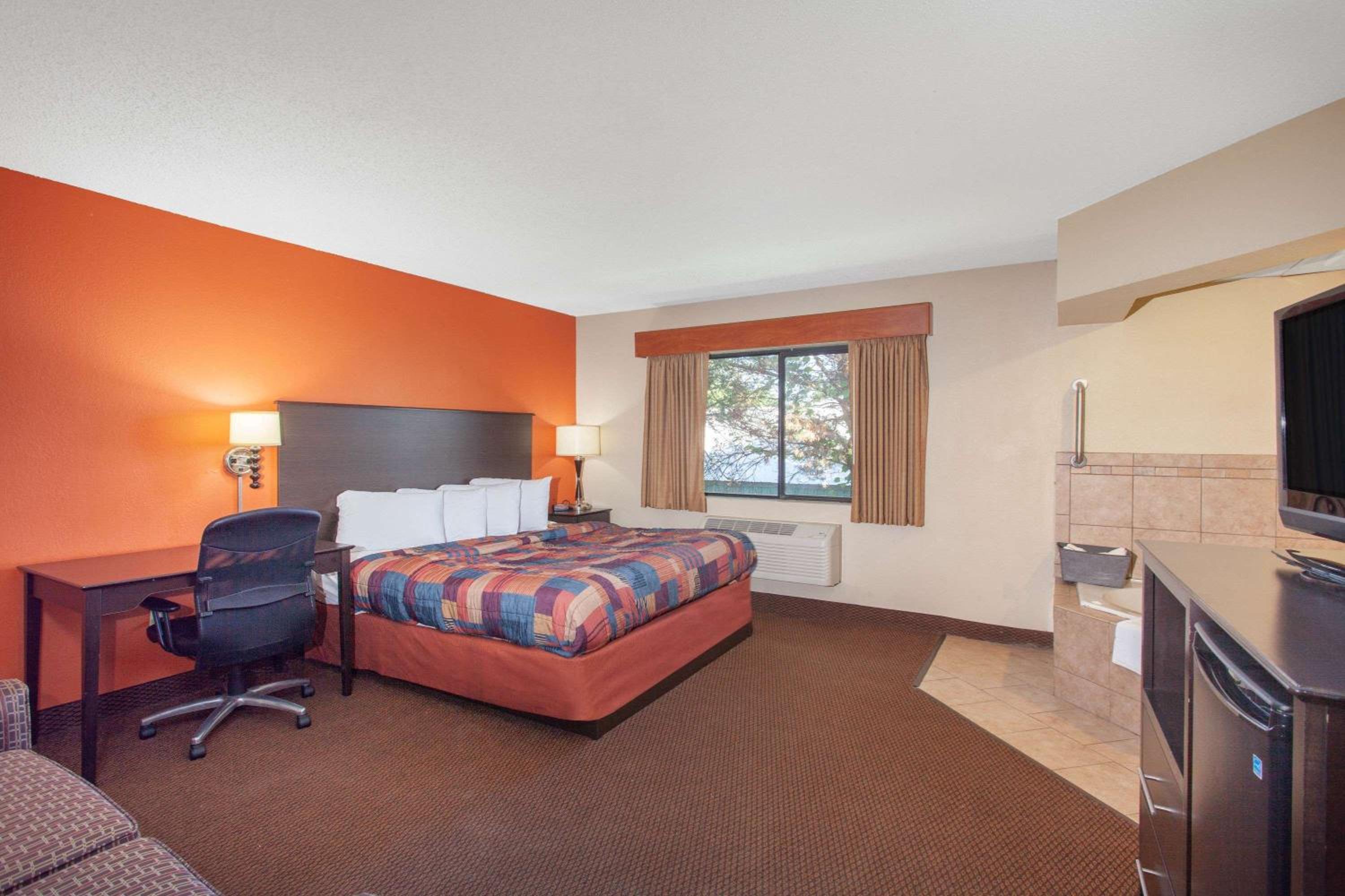 King Studio Suite - Non-Smoking - Photo 1