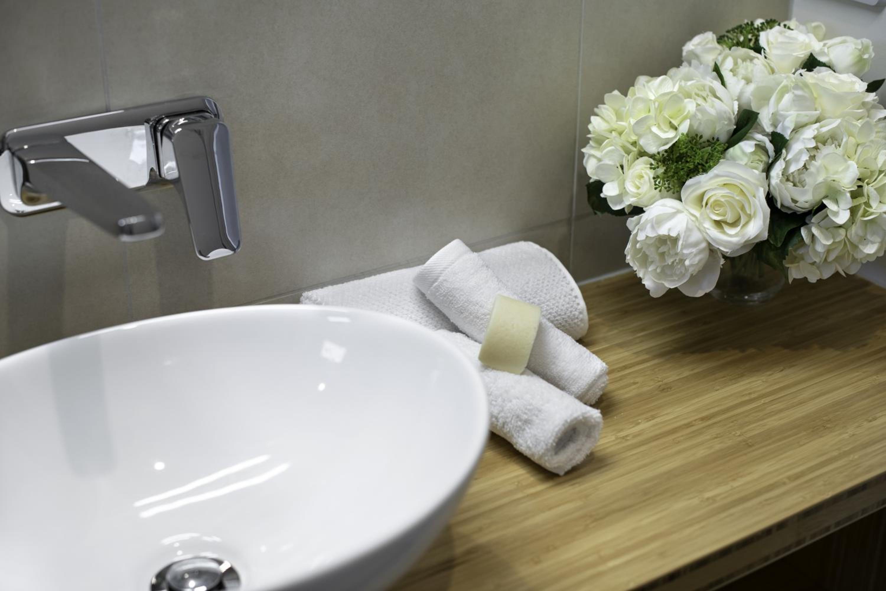 Deluxe King Suite - Photo 3
