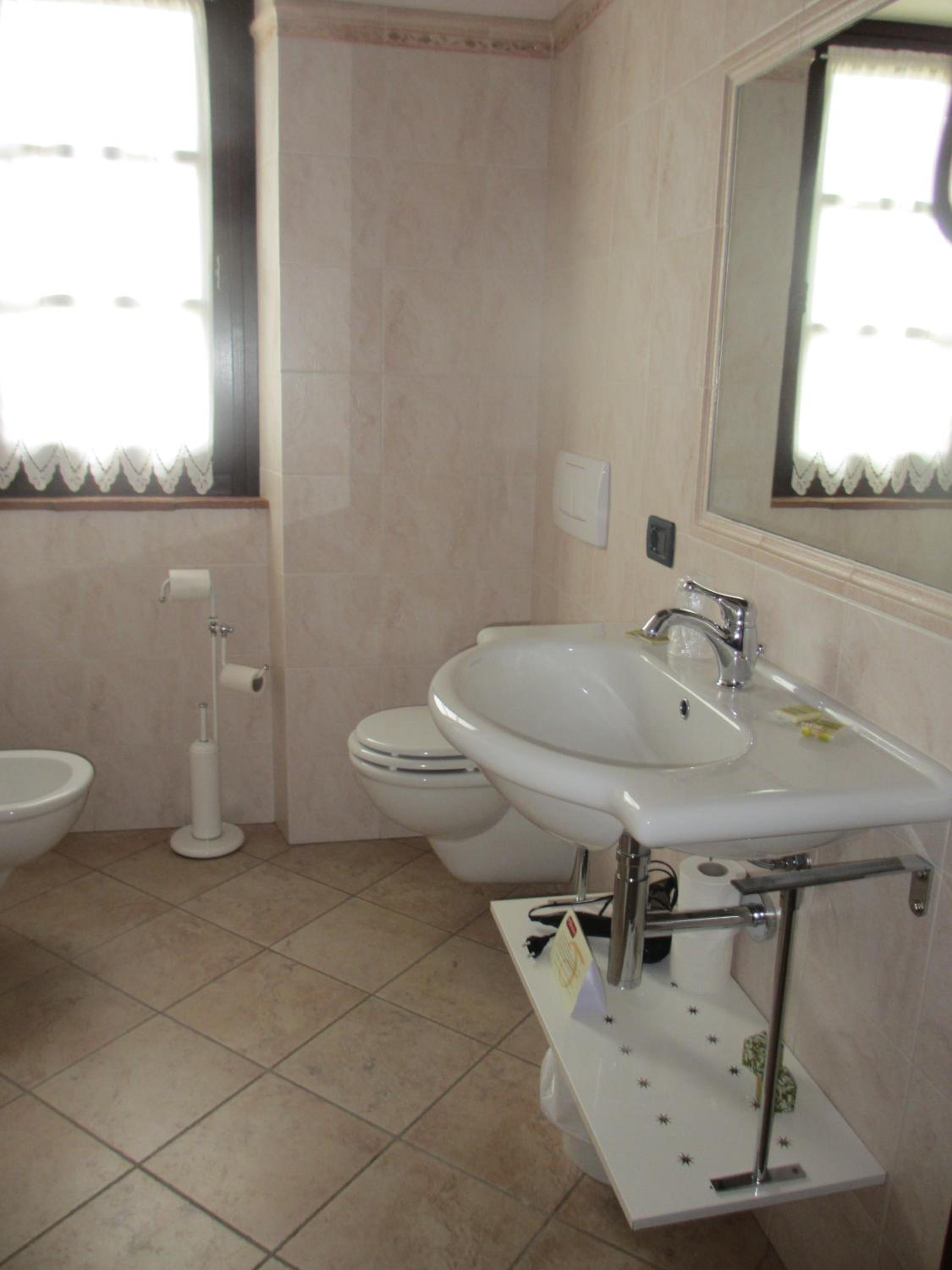 Double Room - Photo 2
