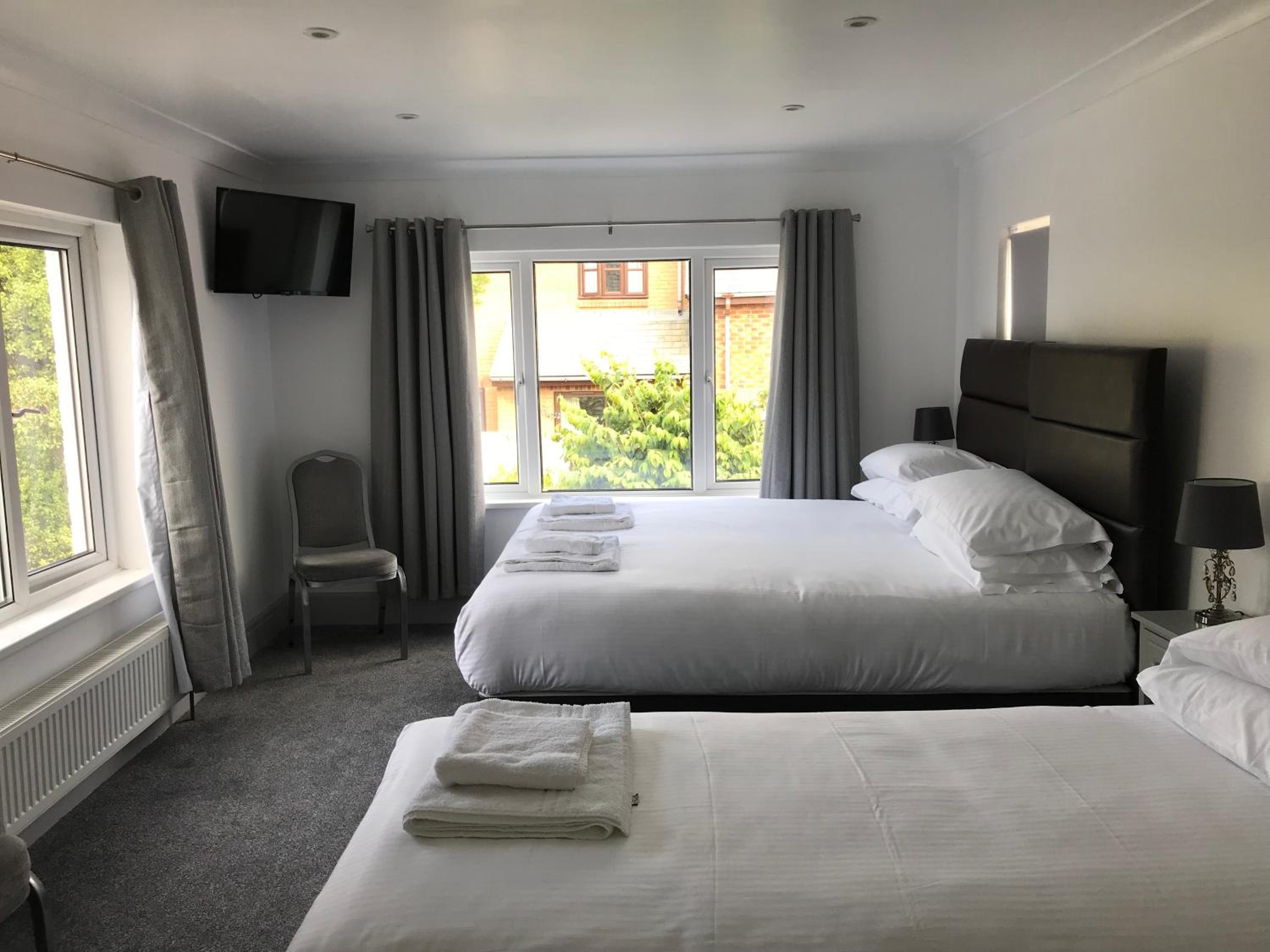 Triple Room with Private Bathroom - Photo 2