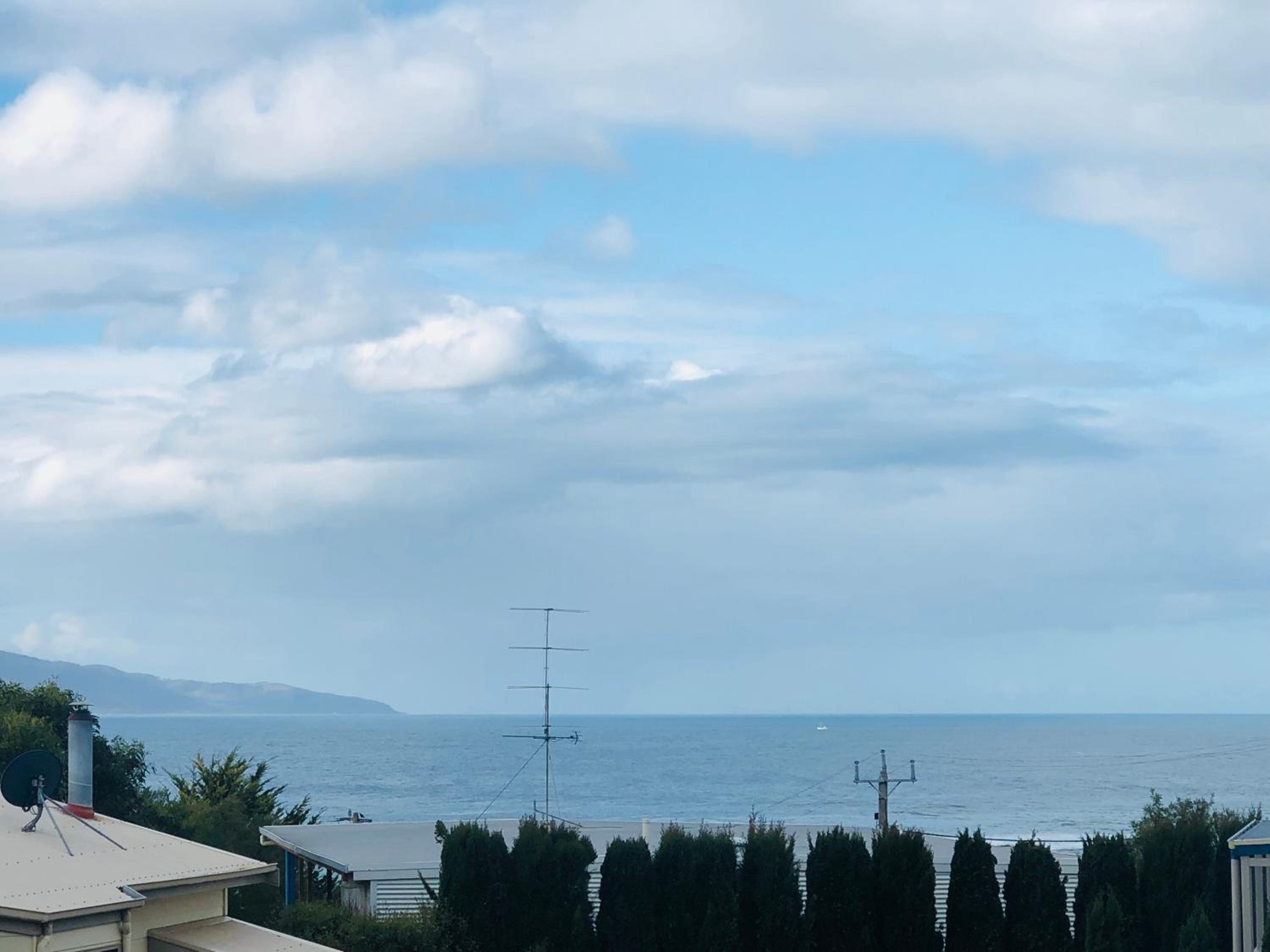 Deluxe Two-Bedroom Apartment with Sea View photo 2