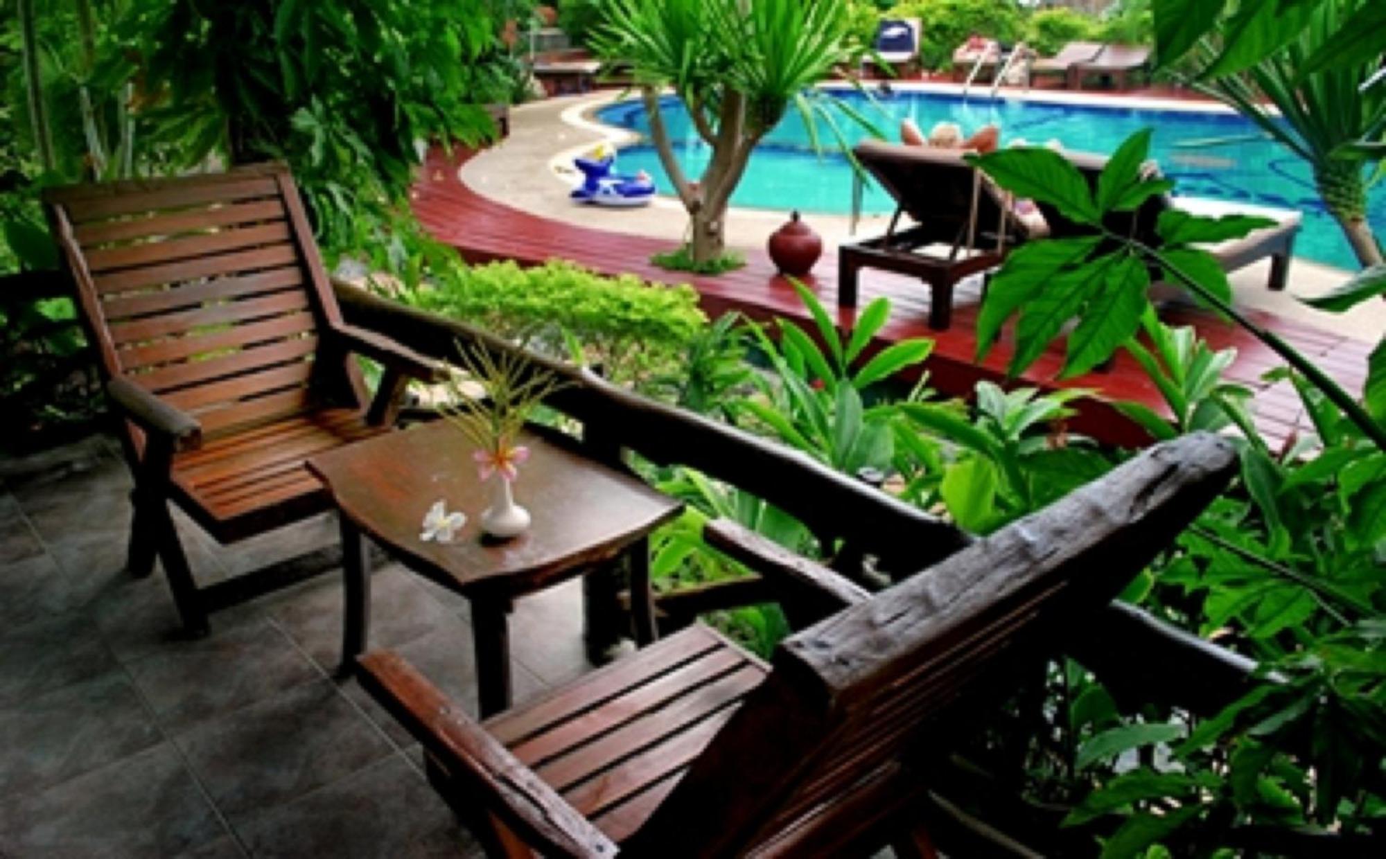 Superior Bungalow with Pool View - Photo 5