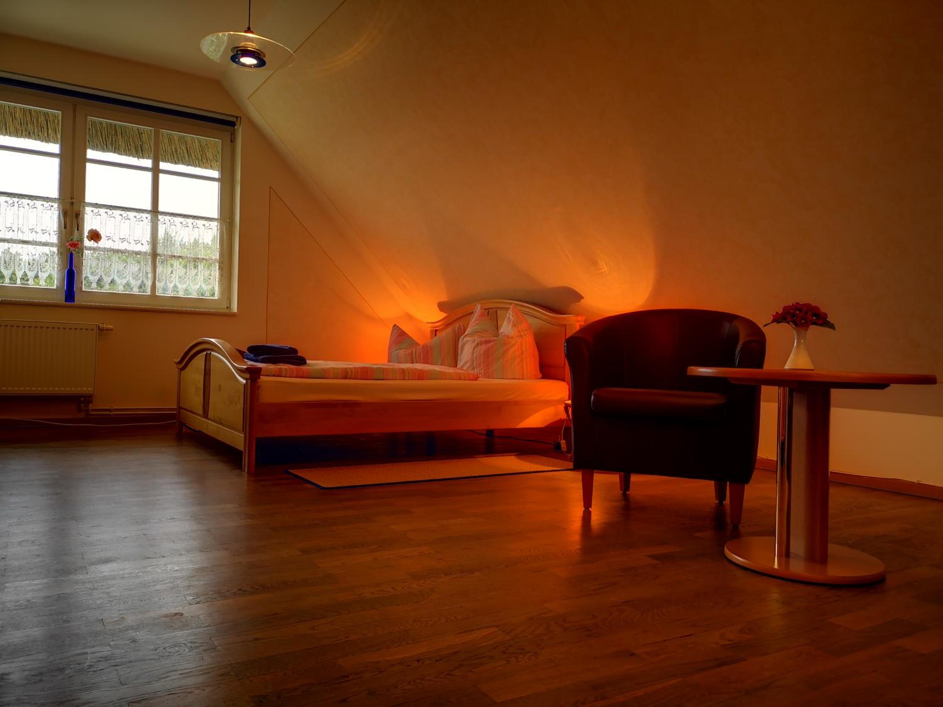 Double Room with Private Bathroom - Photo 3