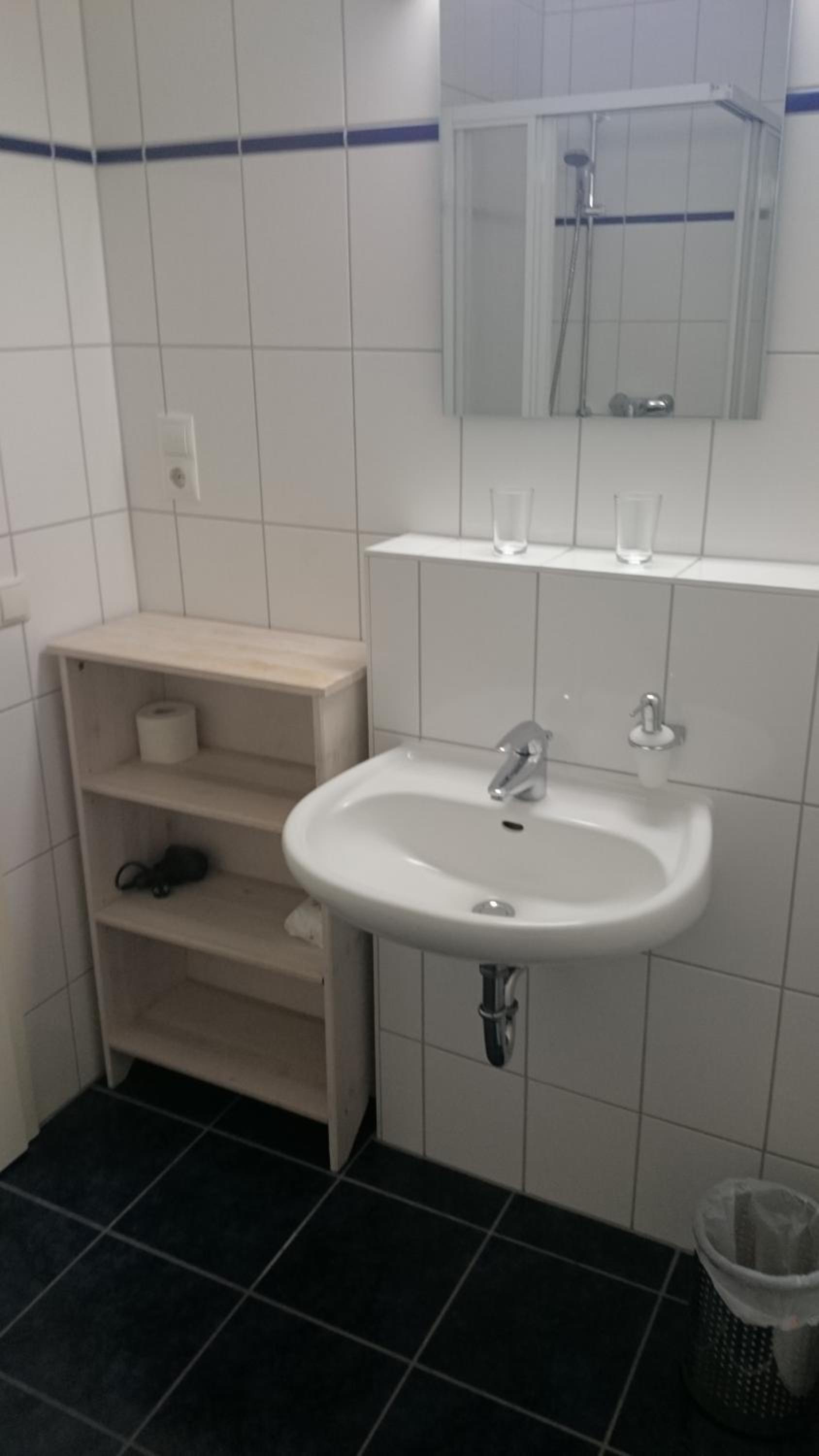 Small Double Room - Photo 3