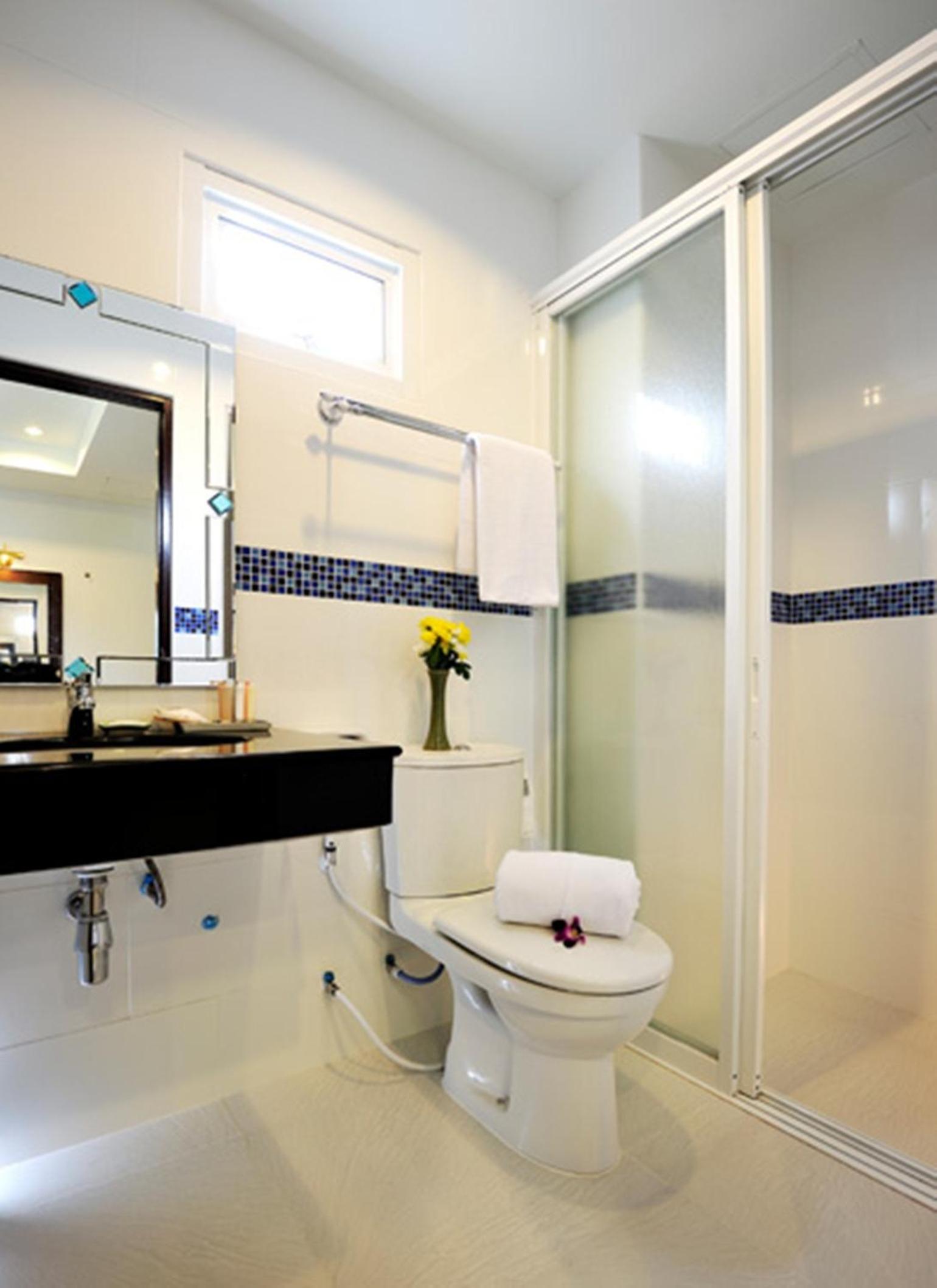 Deluxe King Room - Photo 5