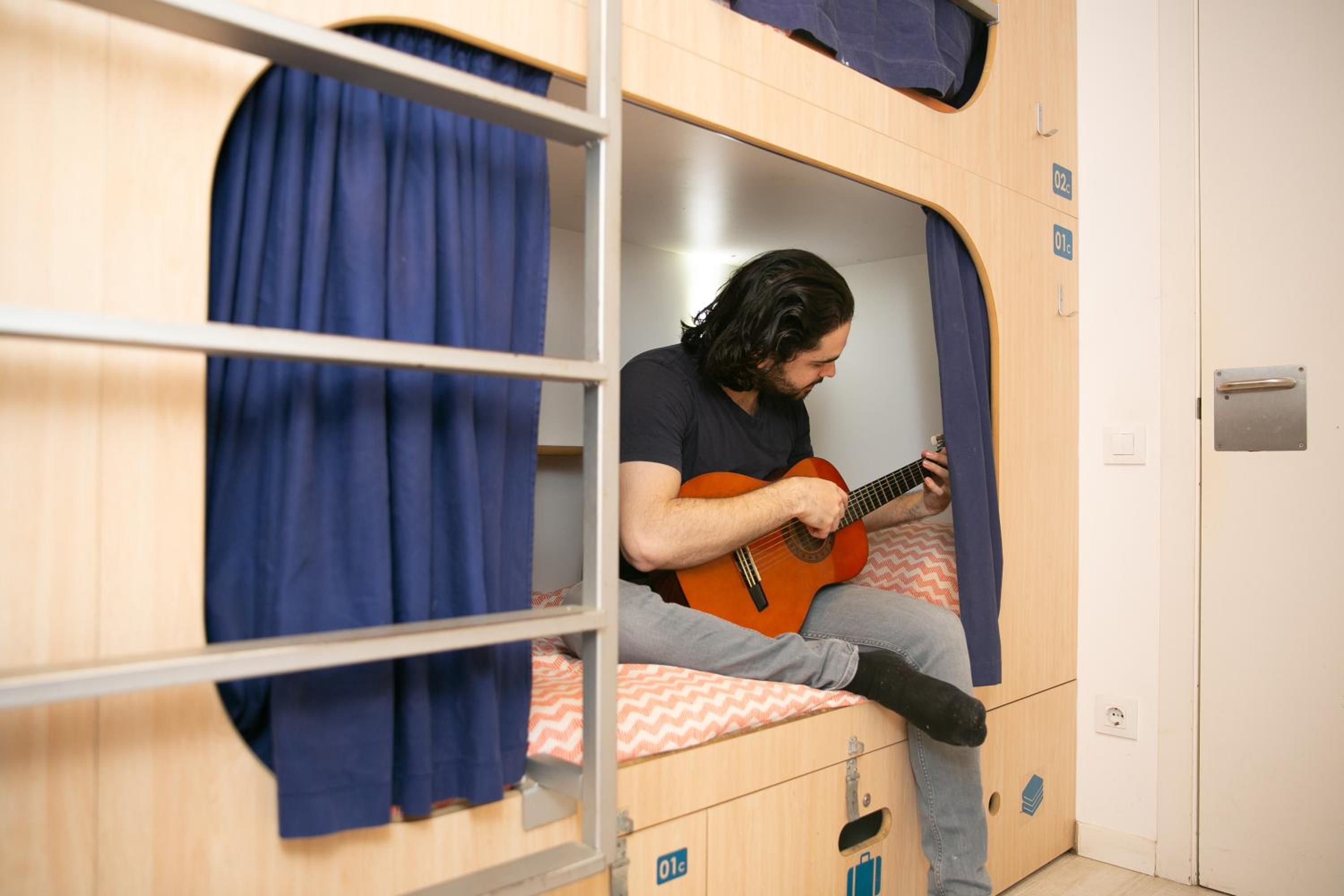 Bed in 6-Bed Mixed Dormitory Room photo 3