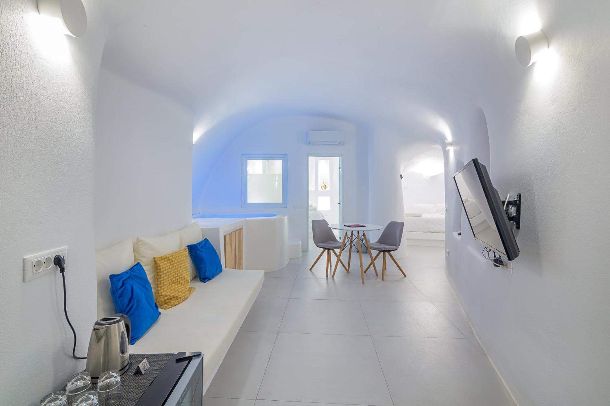 Elegant Two Bedroom Apartment with Private Hot Tub