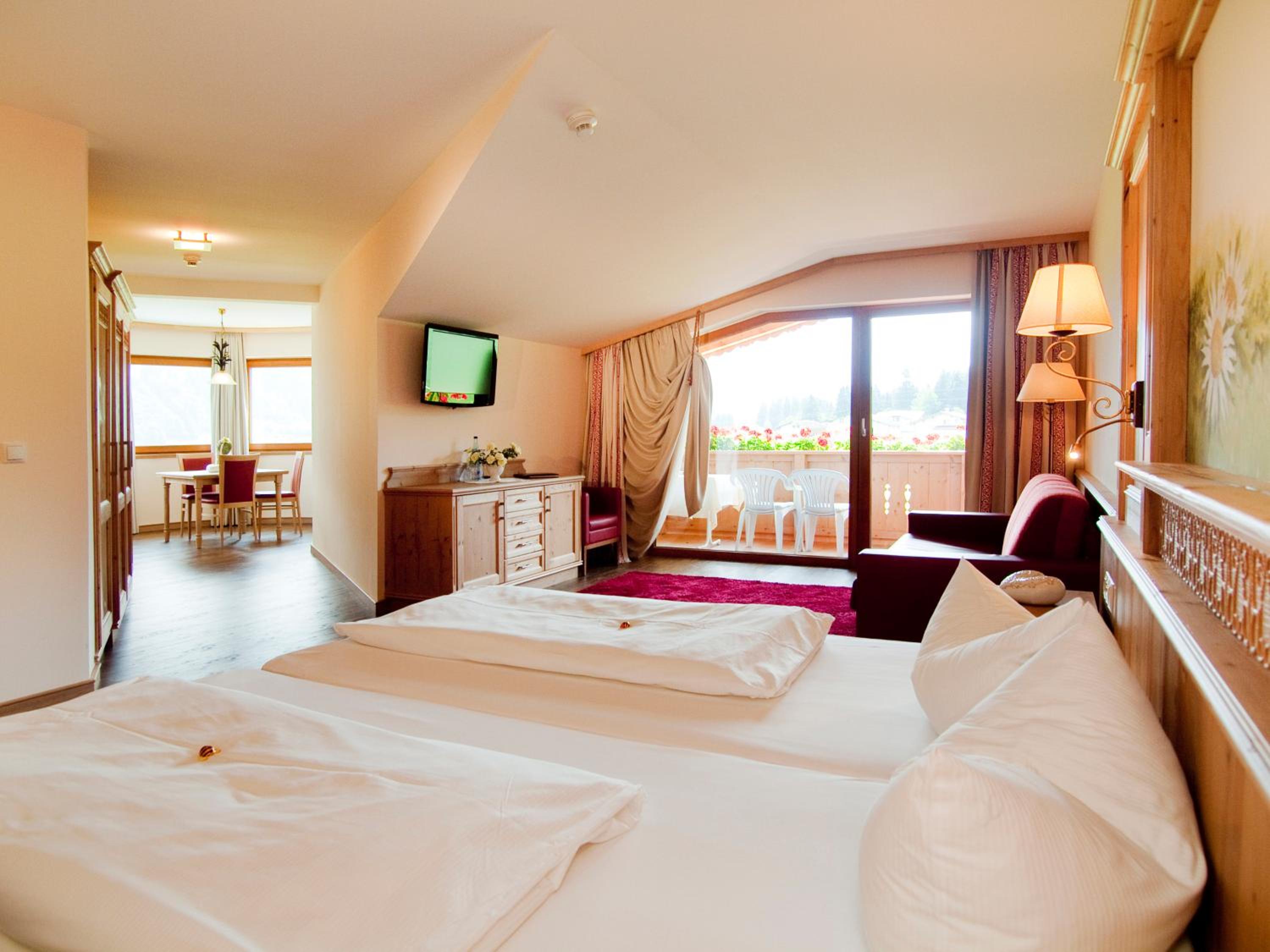 Junior Suite with Mountain View - Photo 7