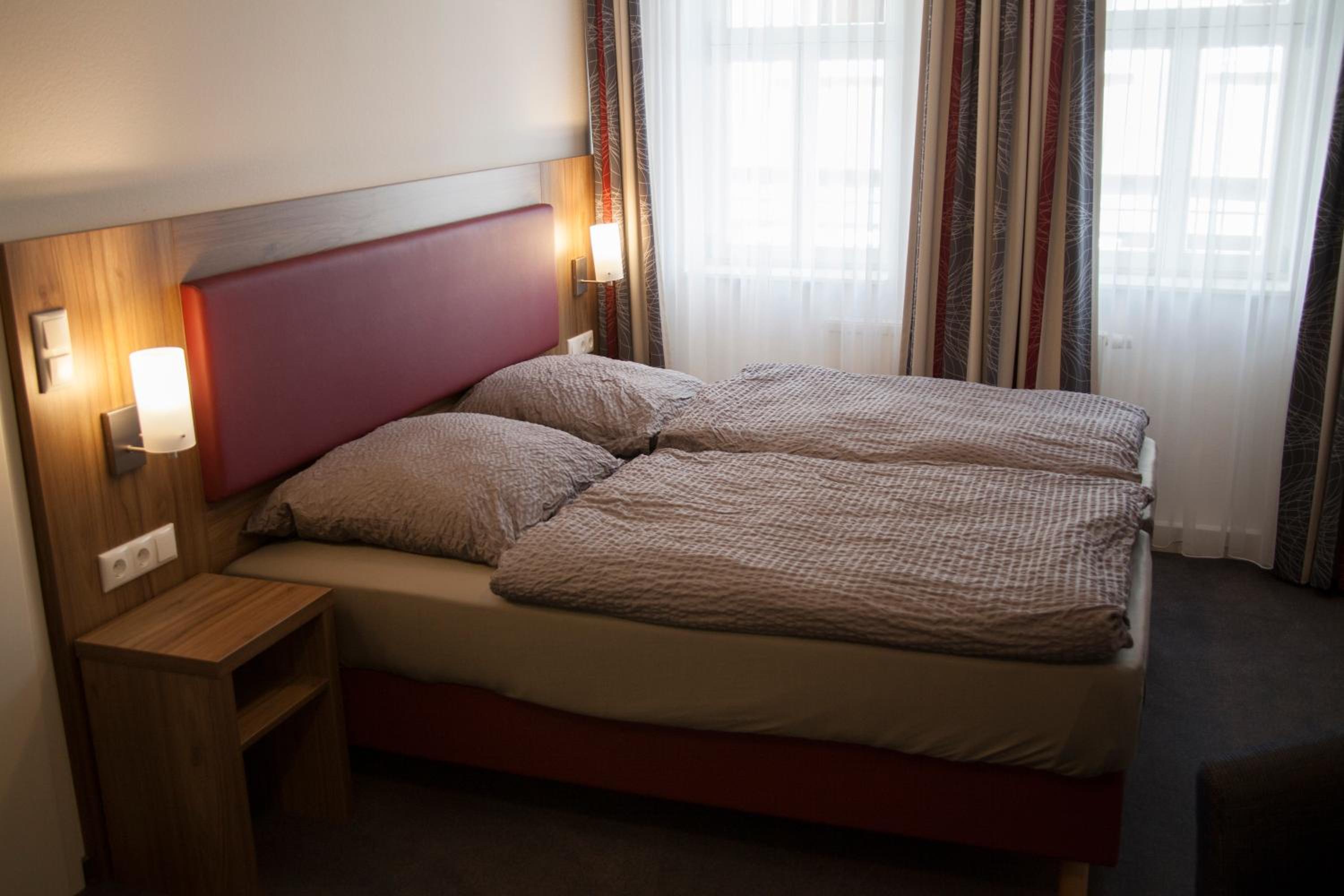 Small Double Room with Shower  photo 2