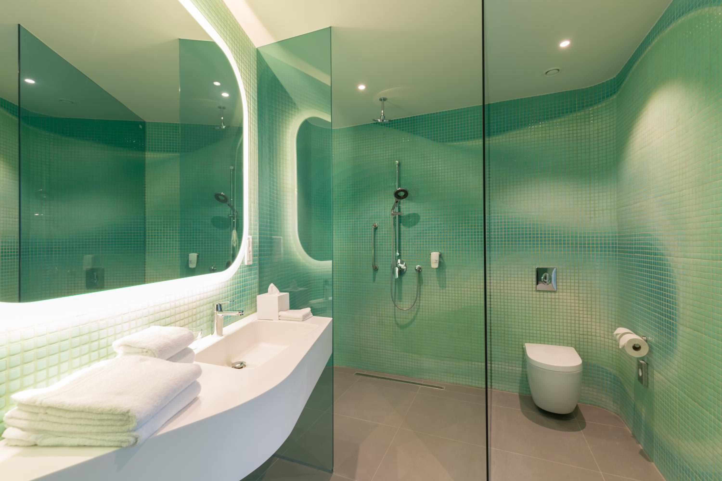 Suite - Photo 10