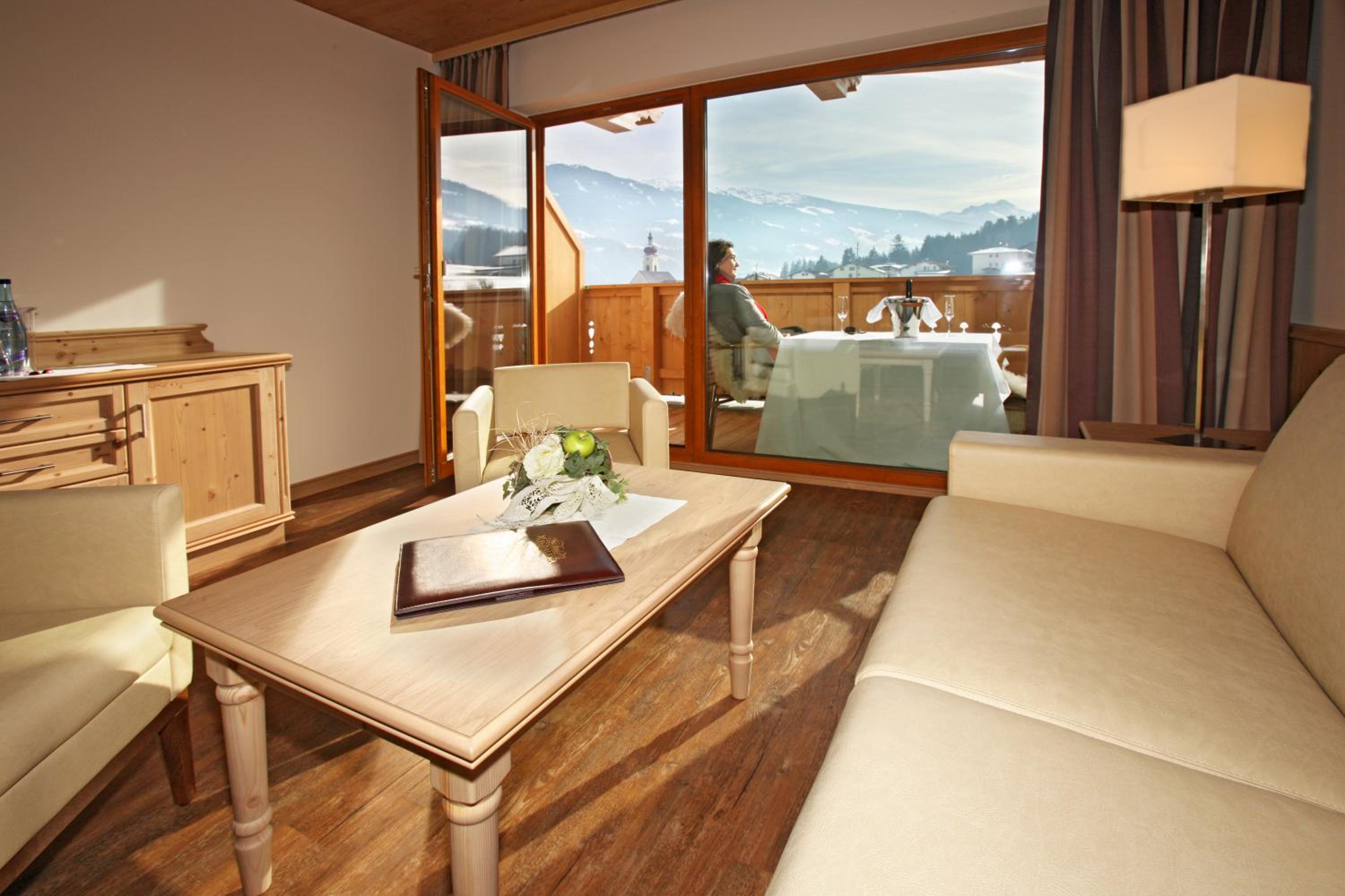Junior Suite with Mountain View - Photo 14