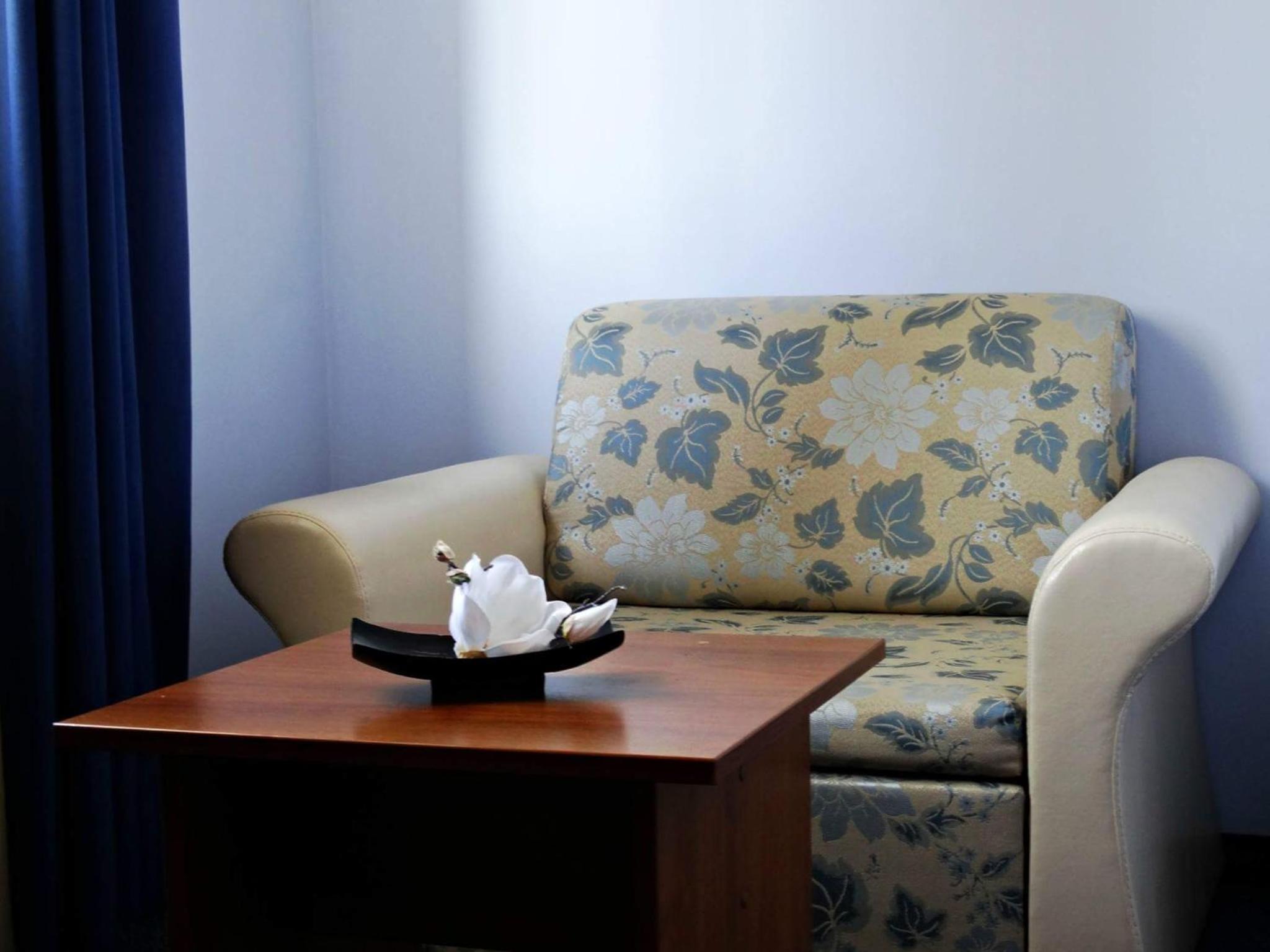 Deluxe Double Room with Extra Bed - Photo 1