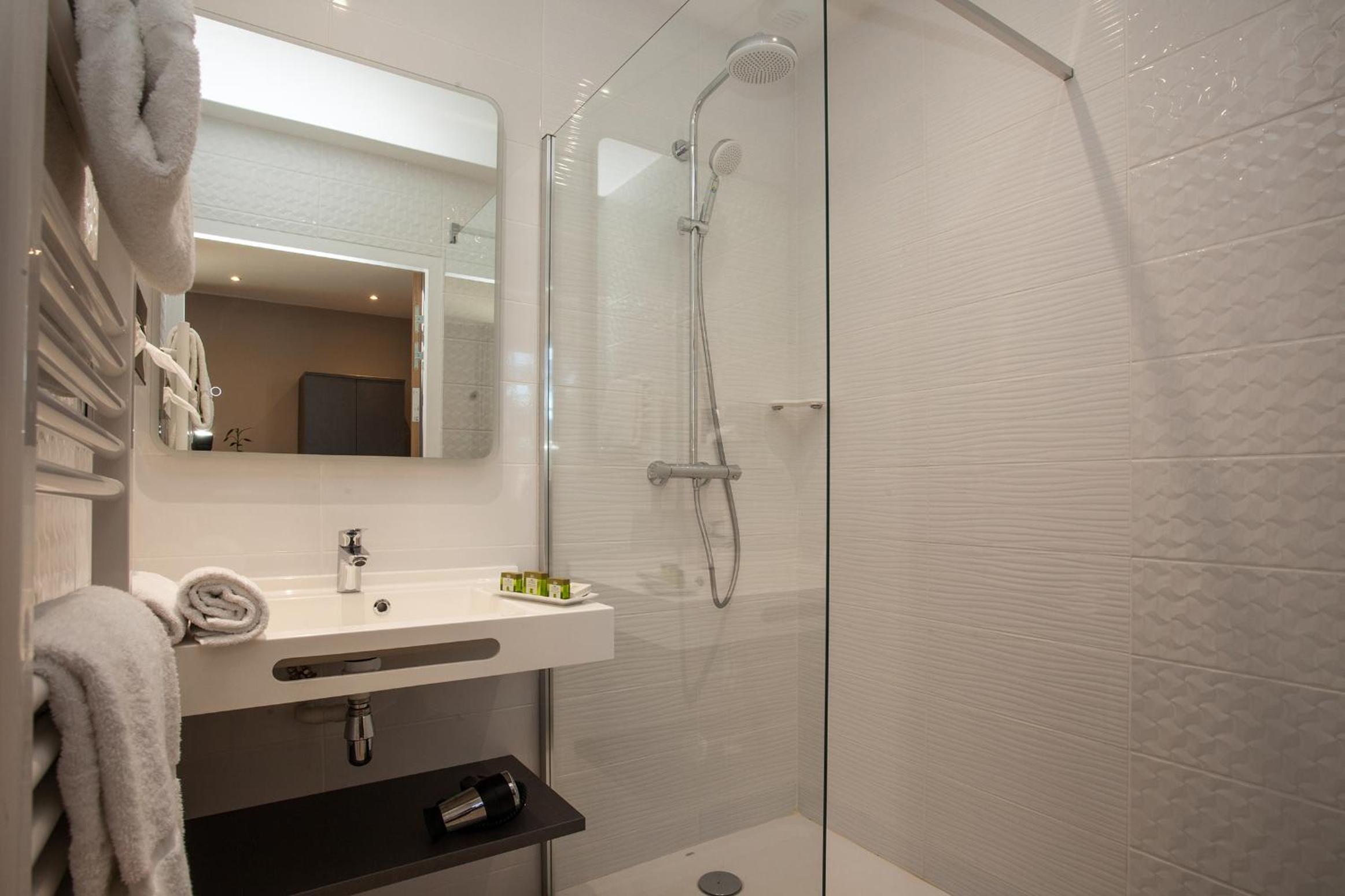 Contemporary Premium Double Room - Photo 2