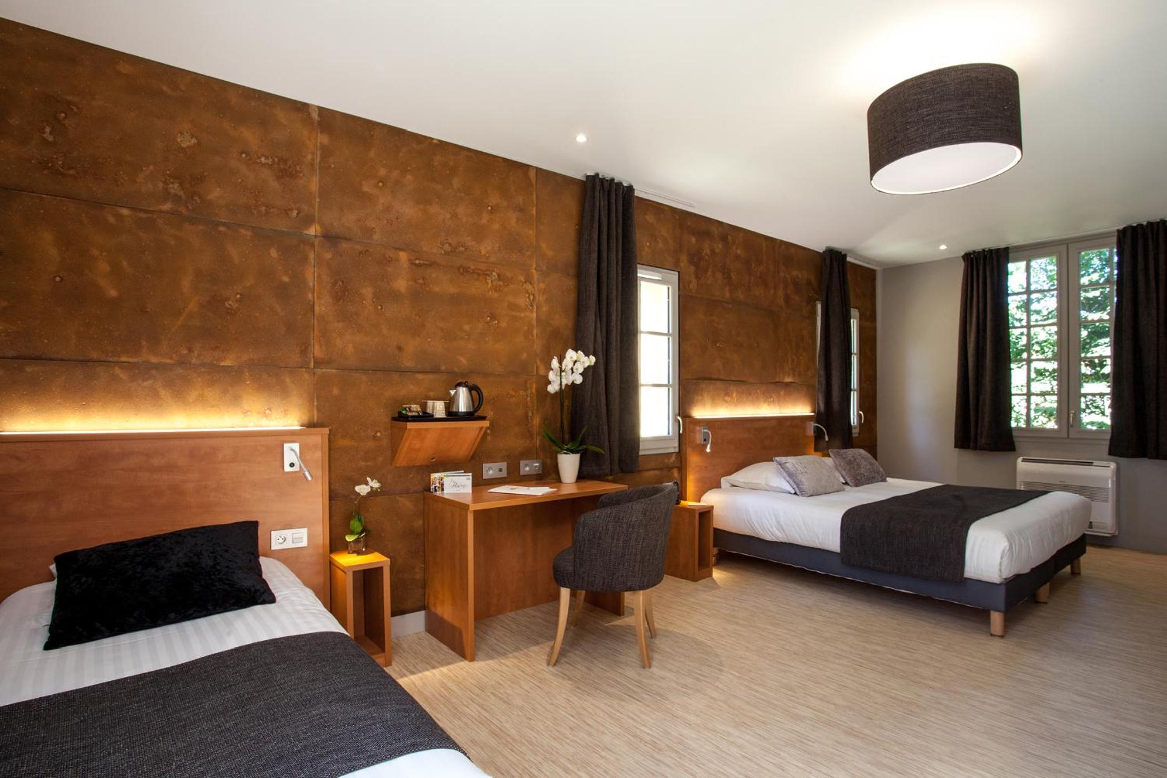 Contemporary Premium Triple Room - Photo 7