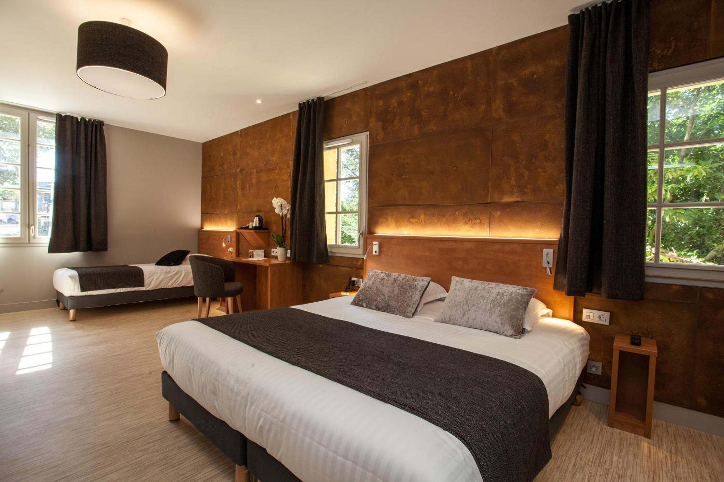 Contemporary Premium Triple Room - Photo 1