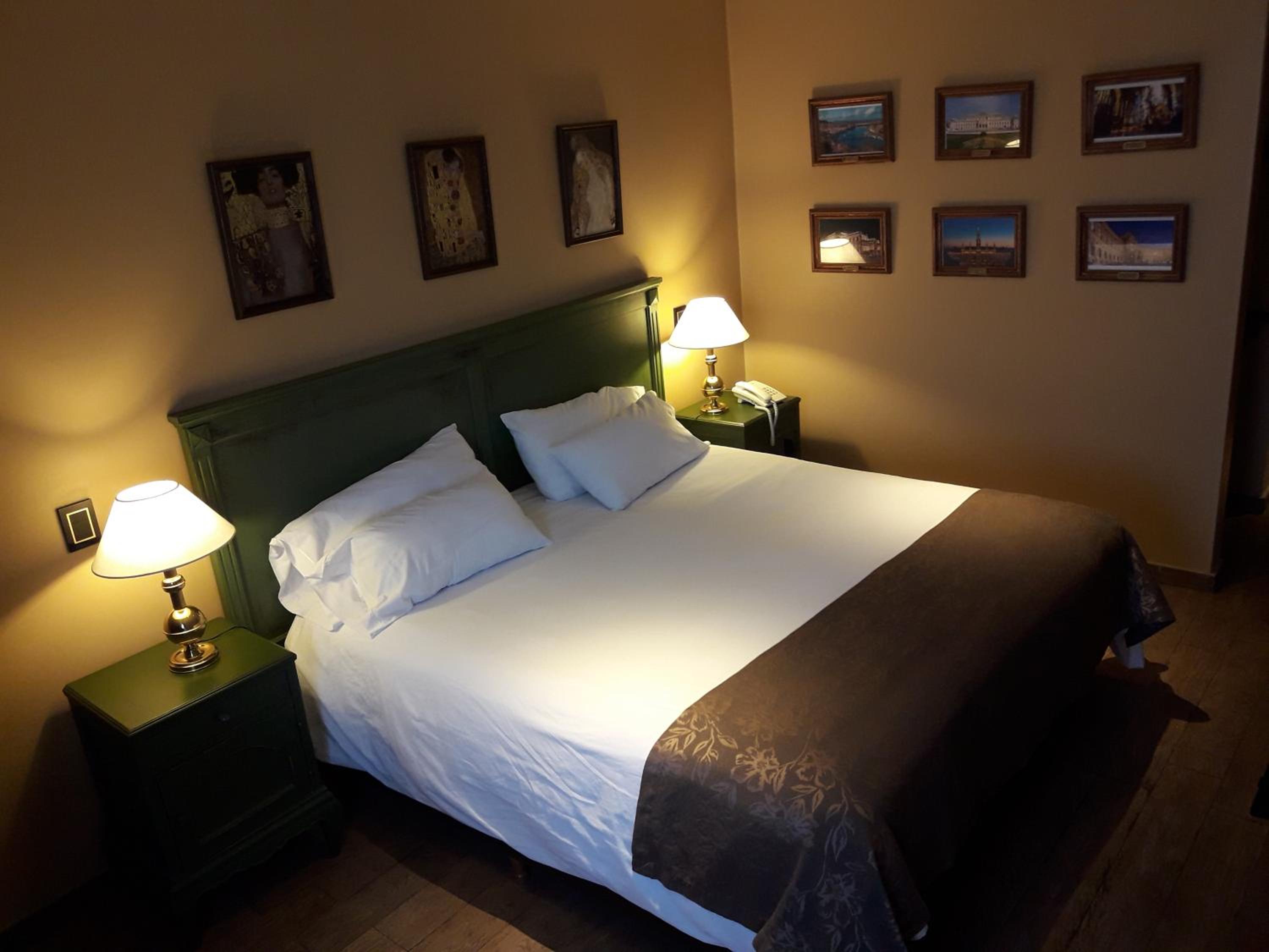 Double or Twin Room photo 3
