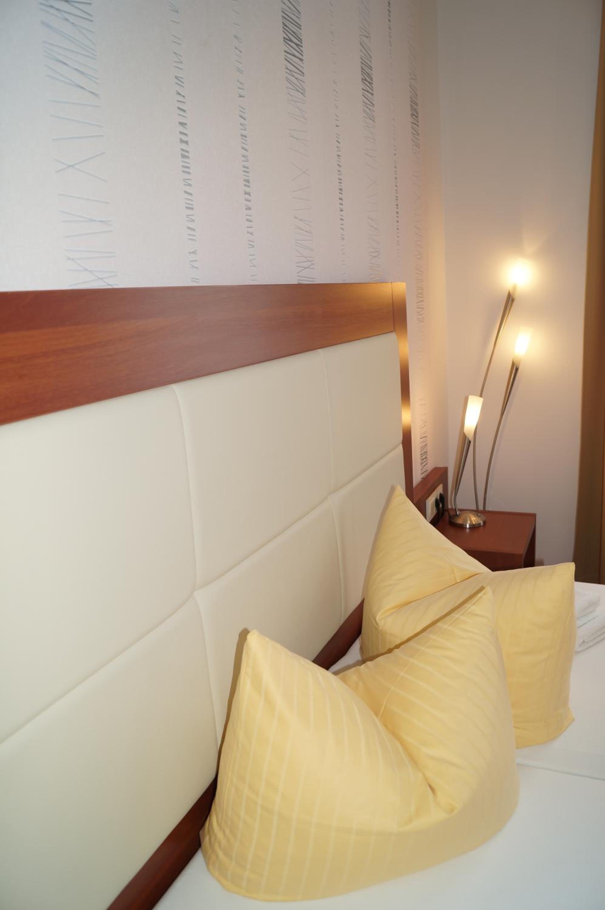 Standard Double Room - Photo 3