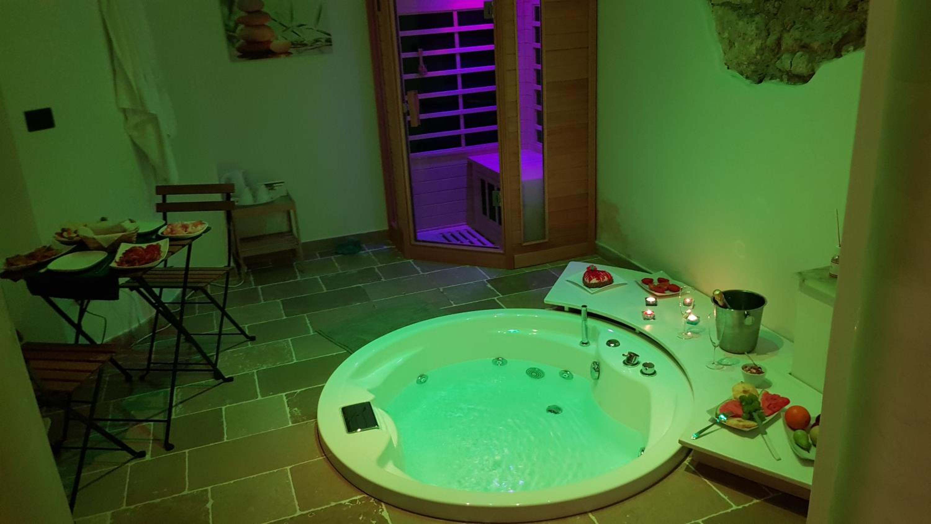 Suite with Sauna - Photo 21