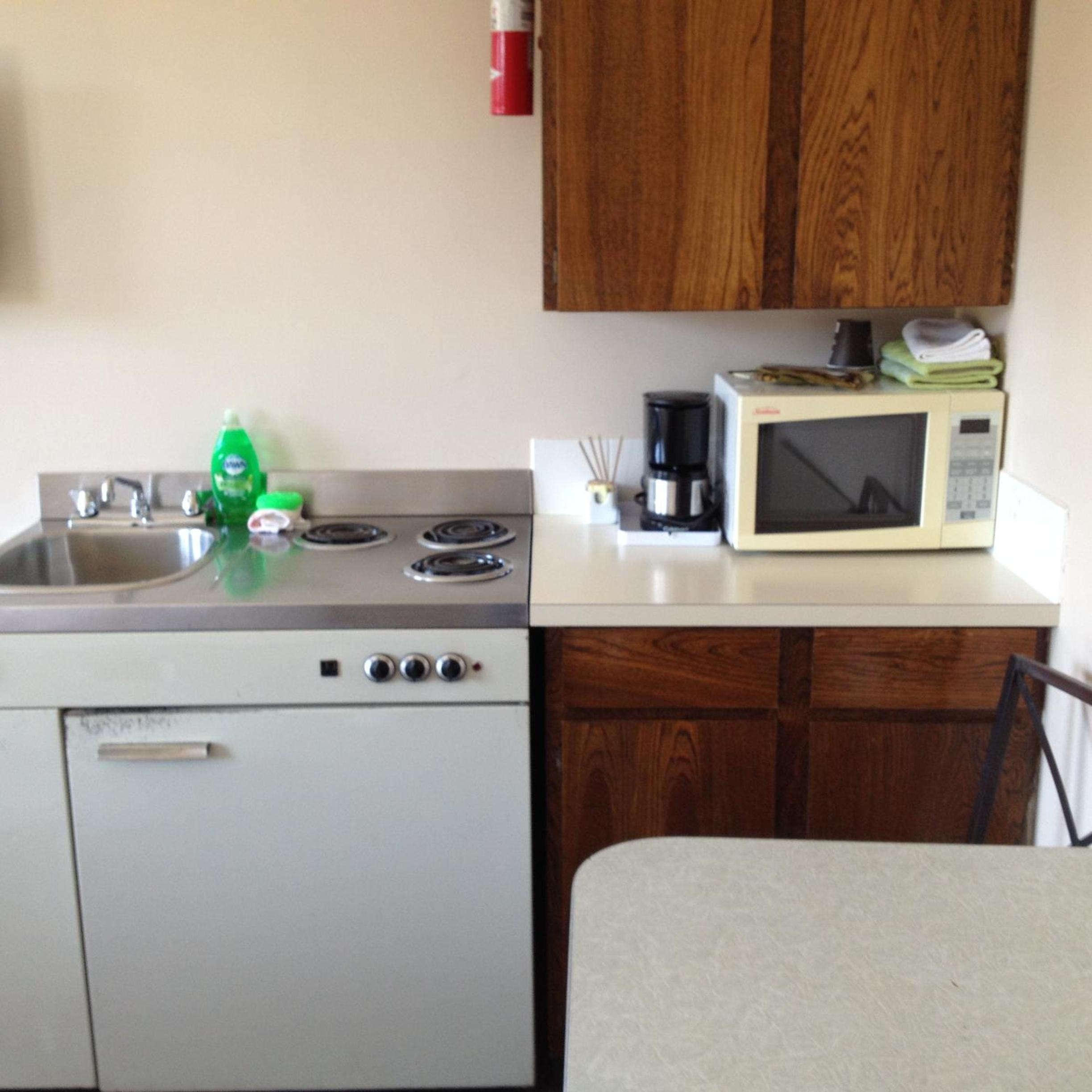 One-Bedroom Queen Suite with Kitchenette - Photo 2