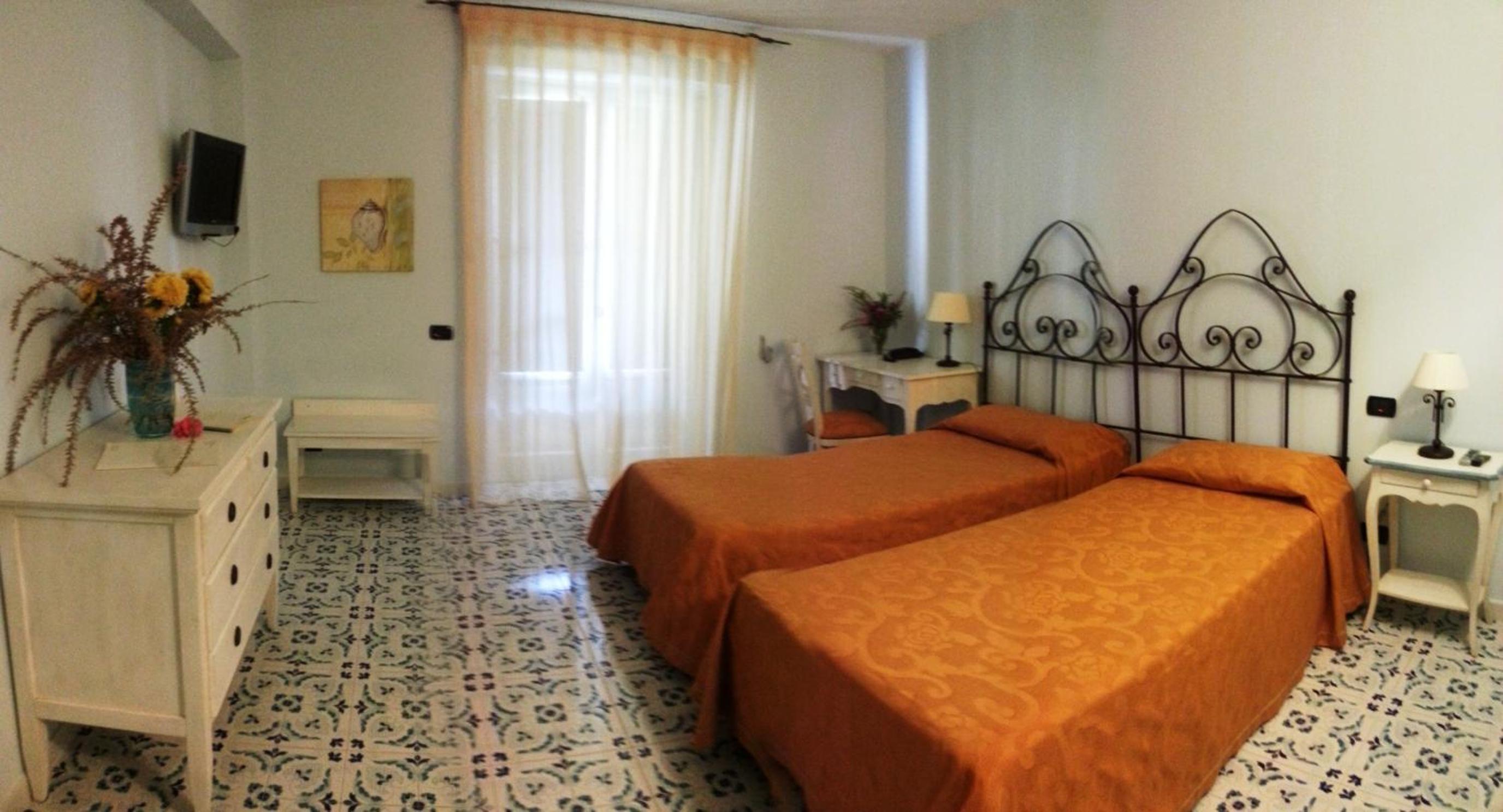 Standard Double Room - Photo 5