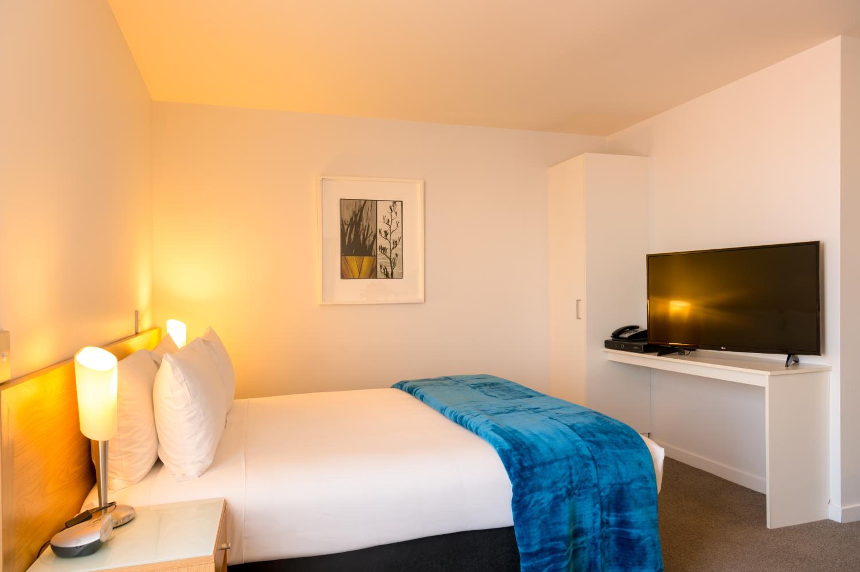 Premium Studio Apartment thumbnail 6