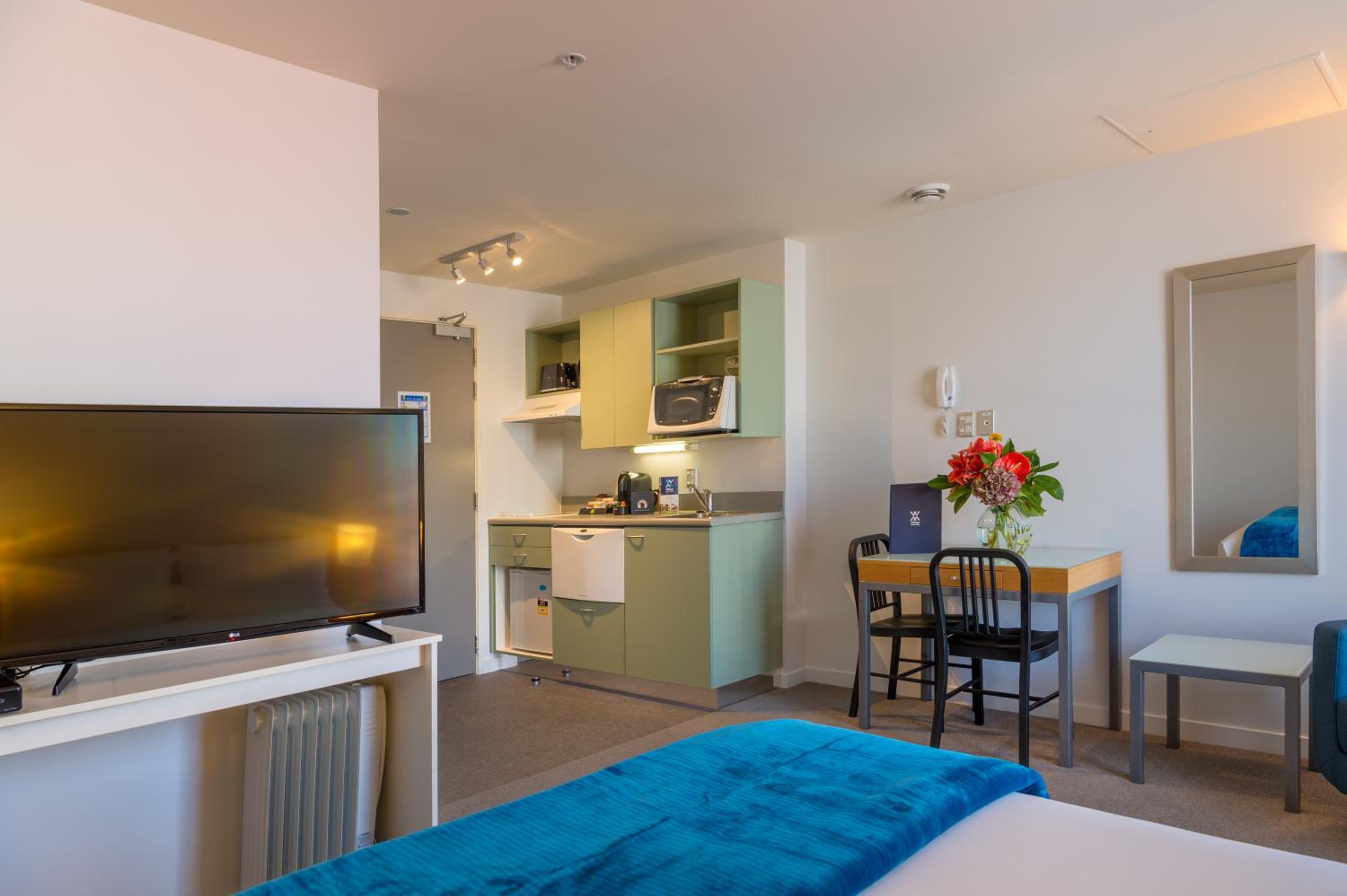Premium Studio Apartment thumbnail 6