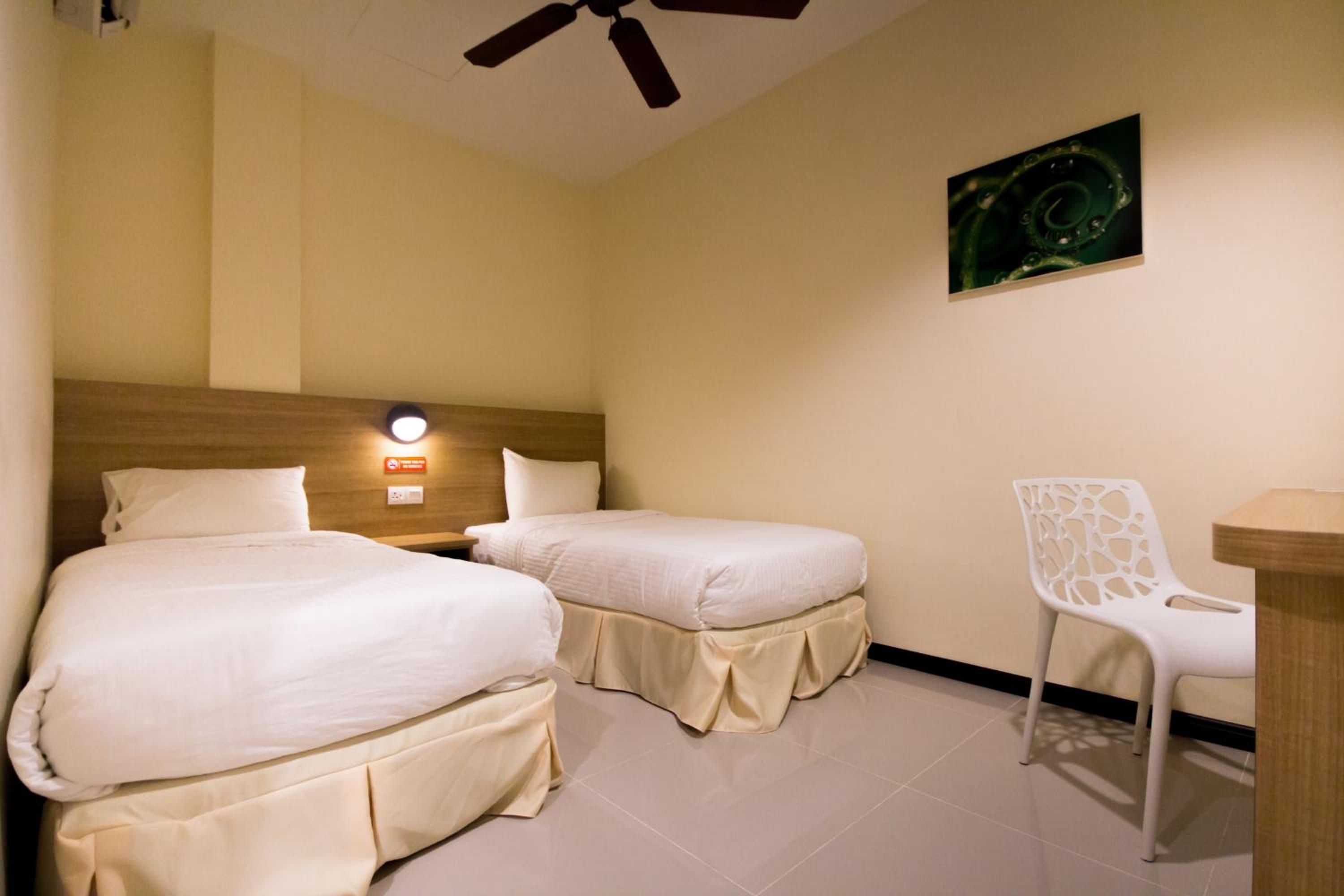 Twin Room - Photo 1