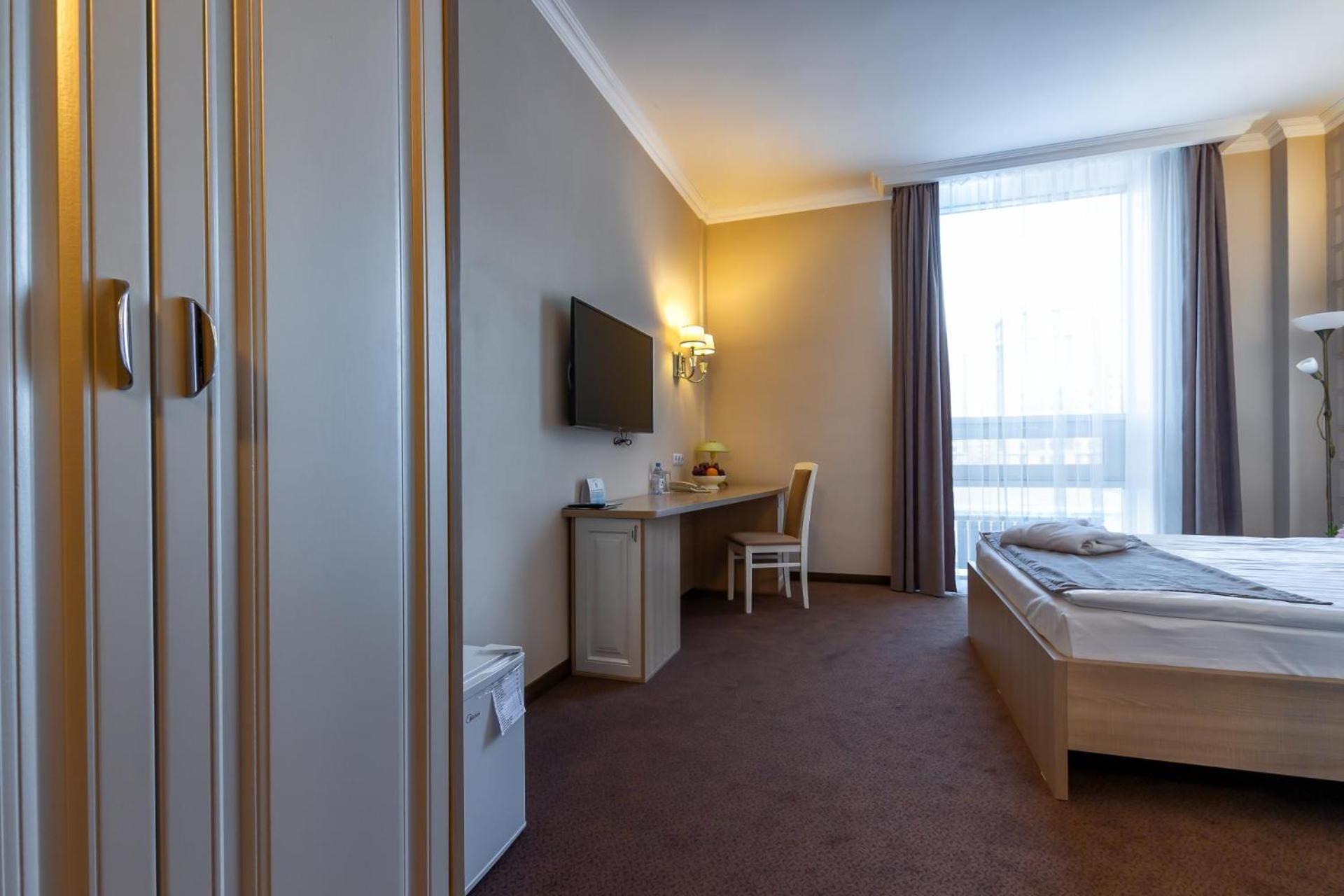 Double Room - Photo 2