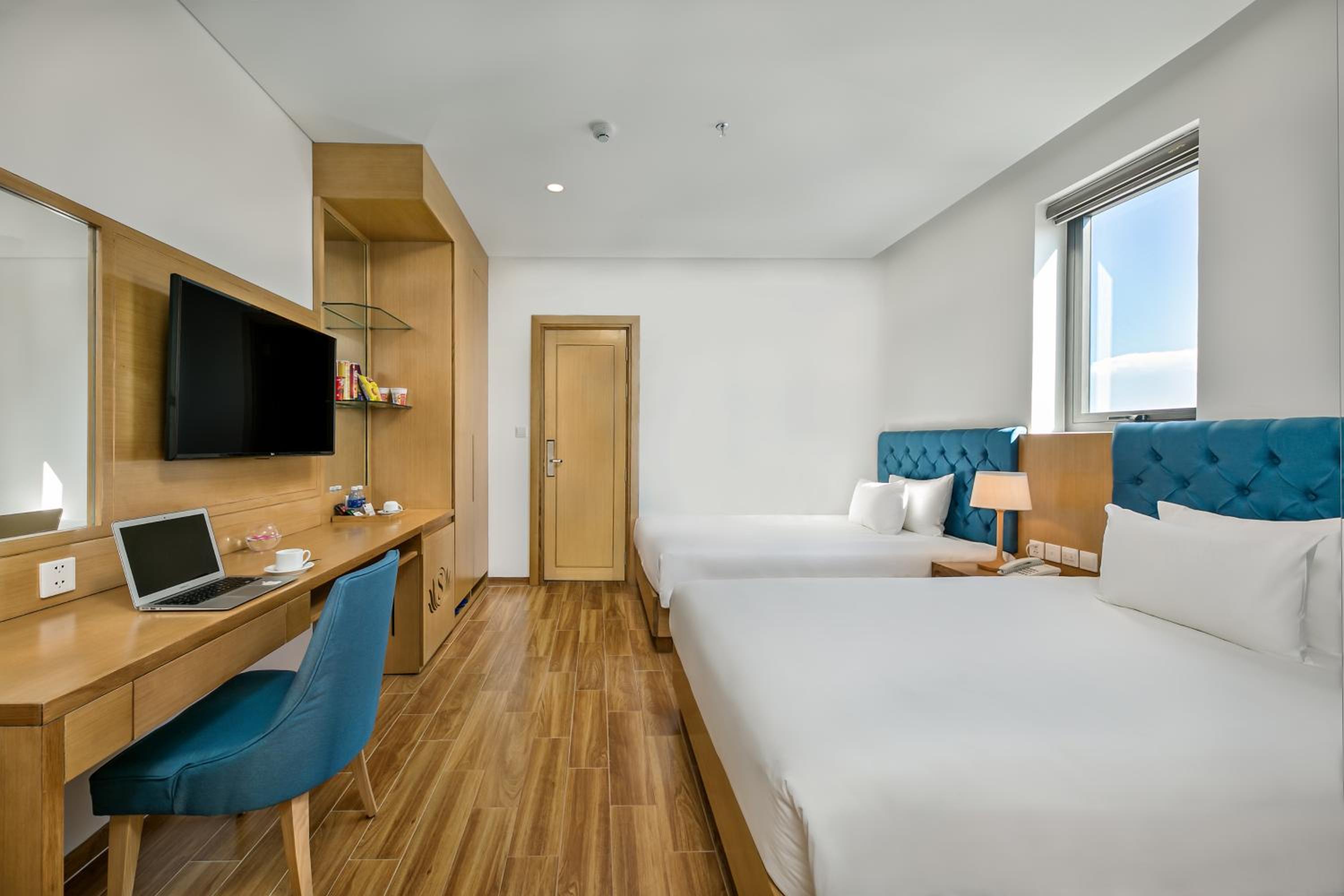 Superior Twin Room with Partial Ocean View photo 3