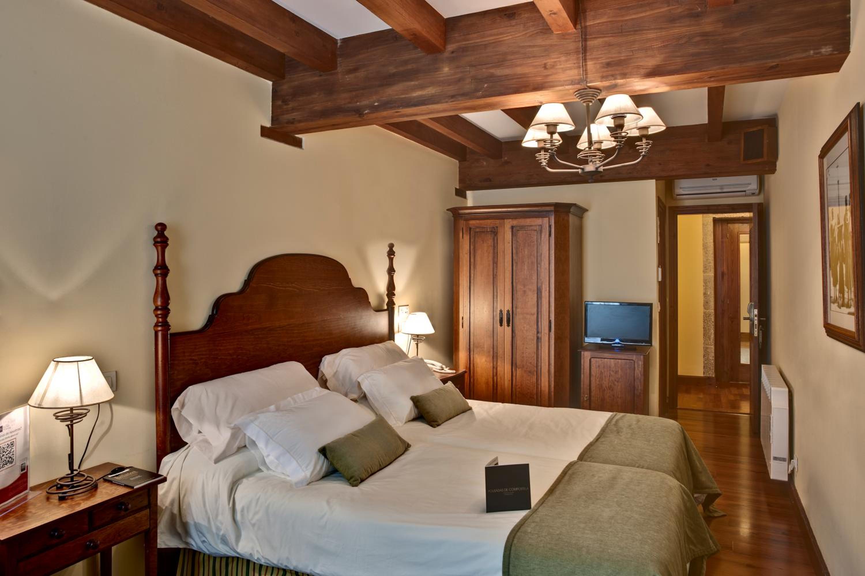 Double or Twin Room - Photo 10
