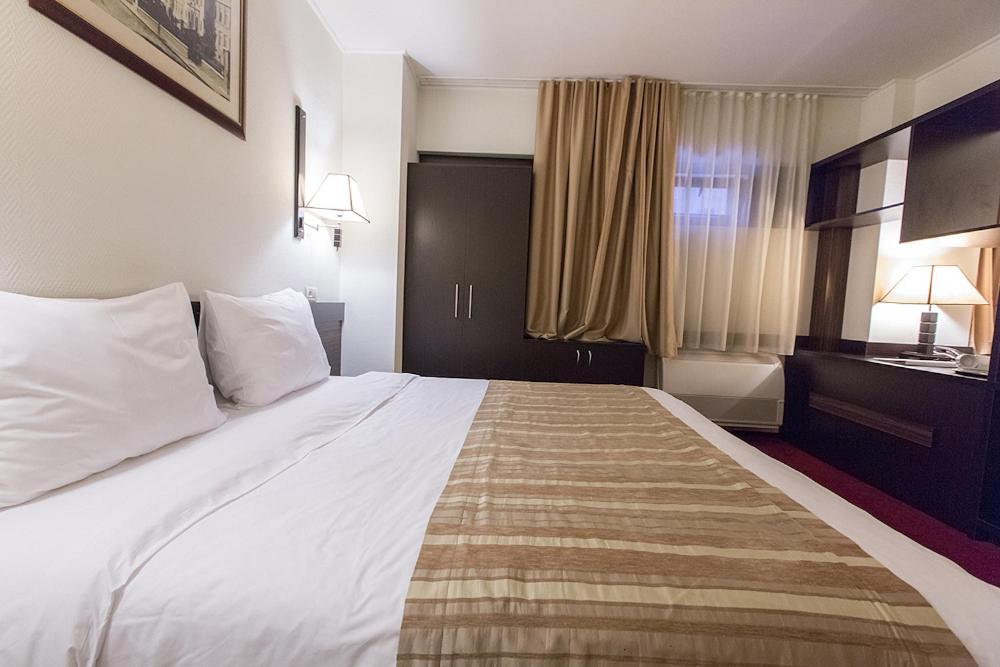Queen Room photo 1