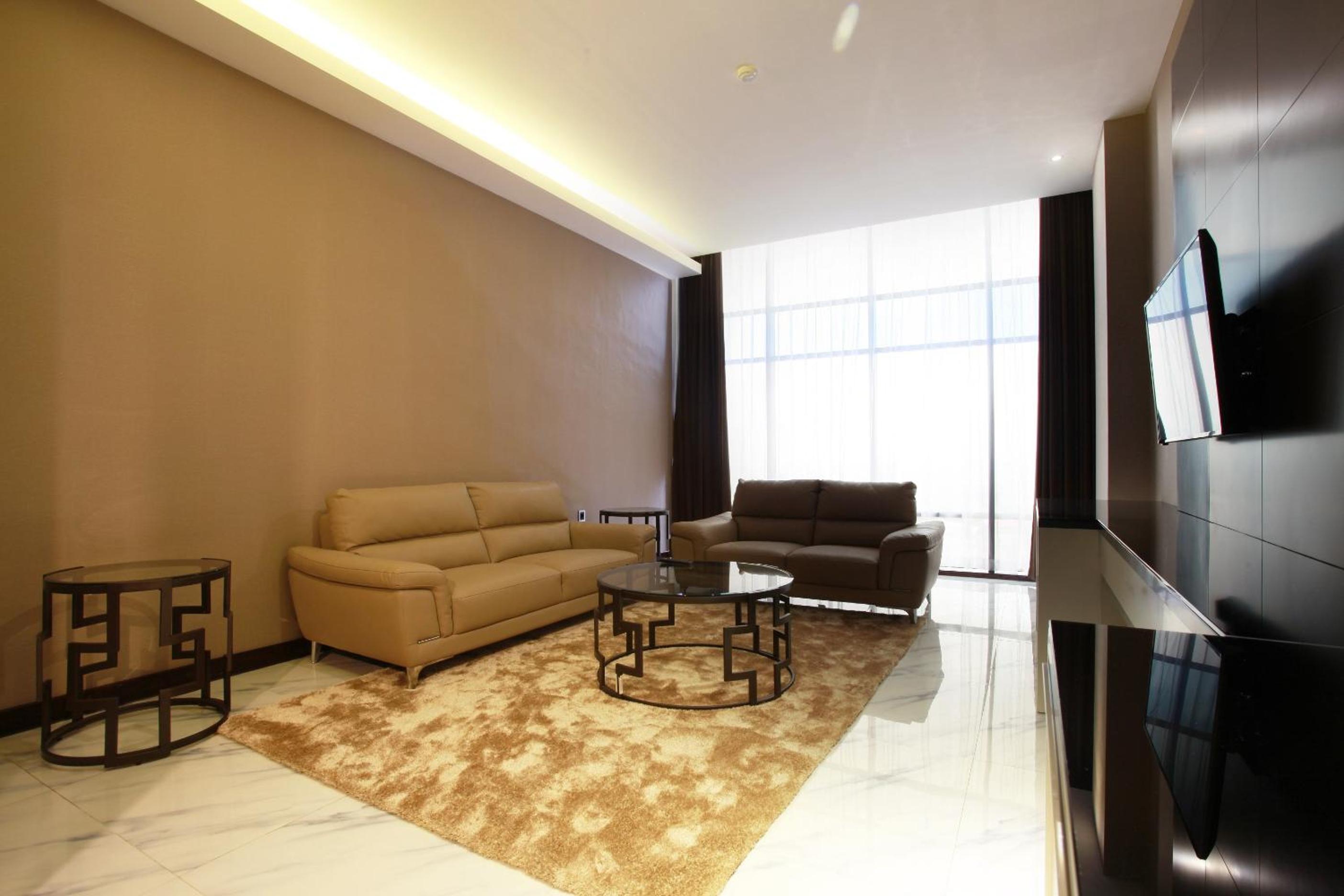 Executive Suite - Photo 1