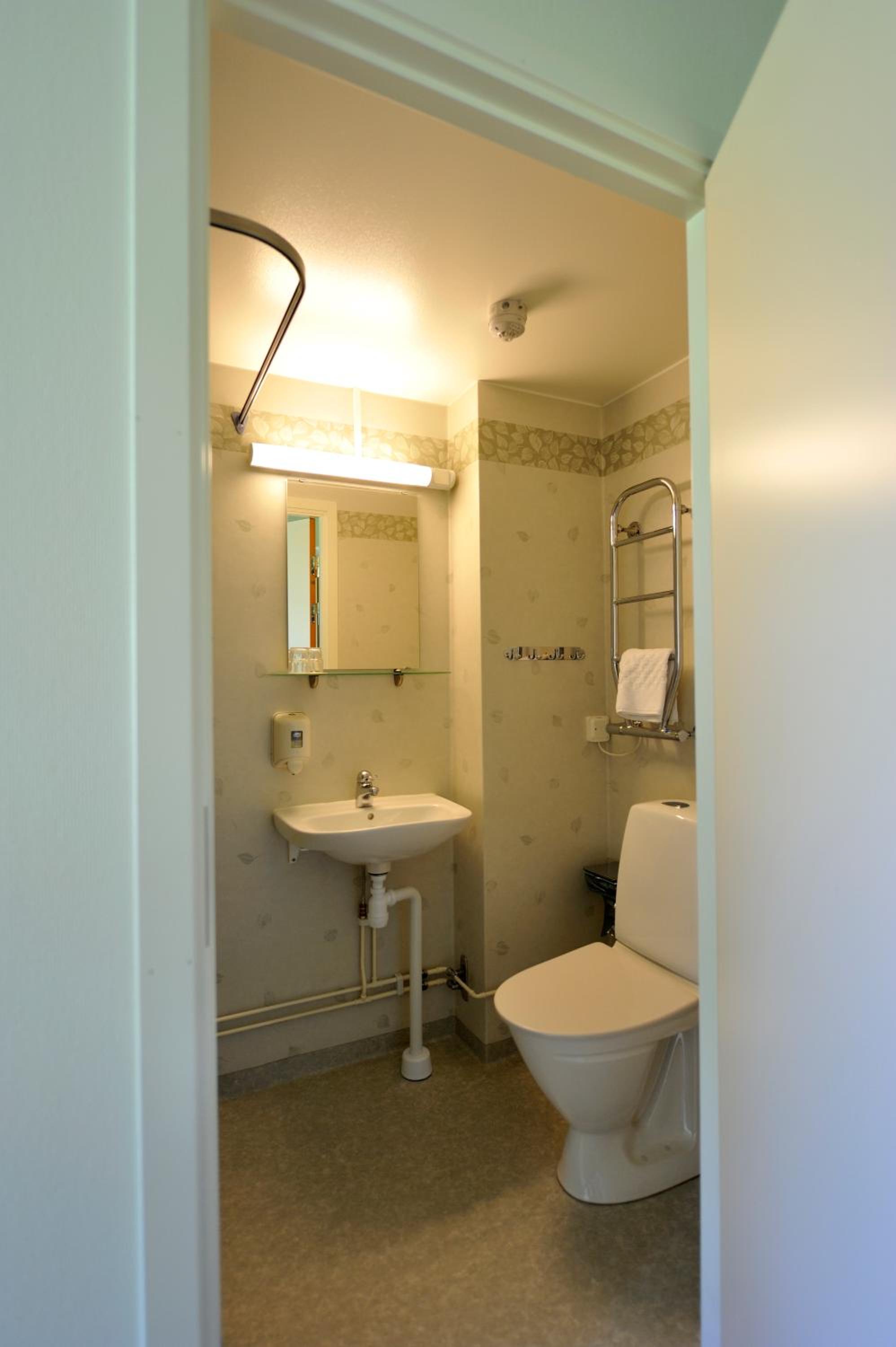 Standard Twin Room - Photo 2