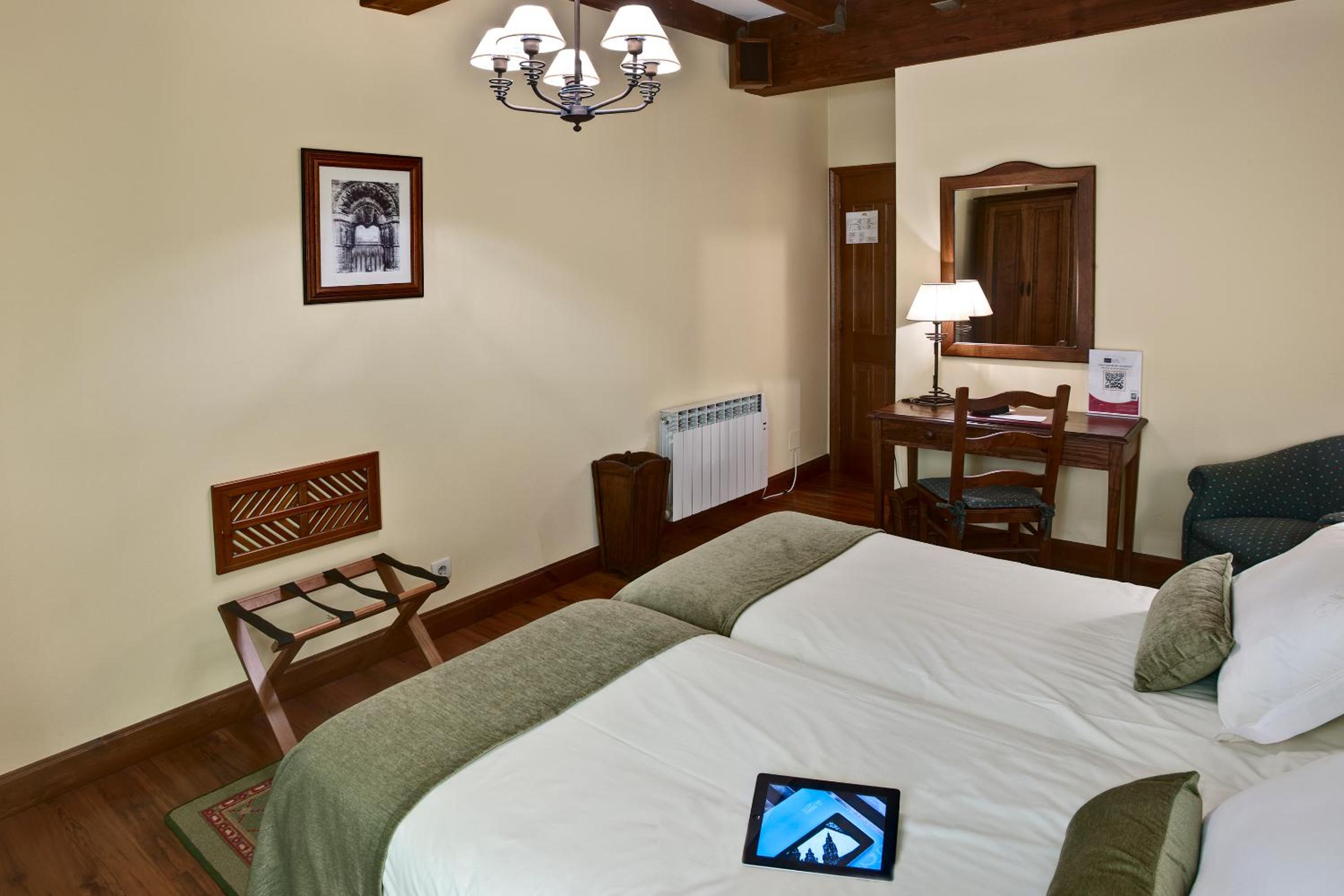 Double or Twin Room - Photo 5