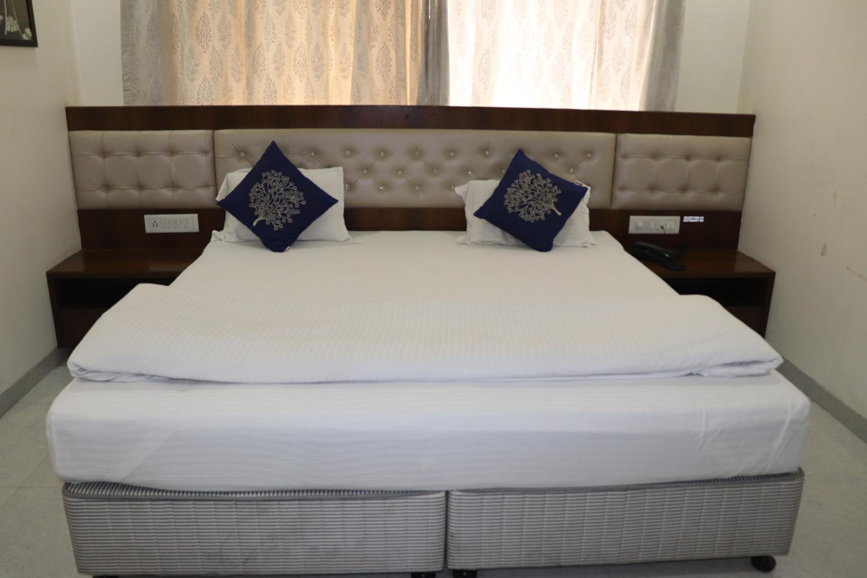 Standard Double Room with Fan photo 2