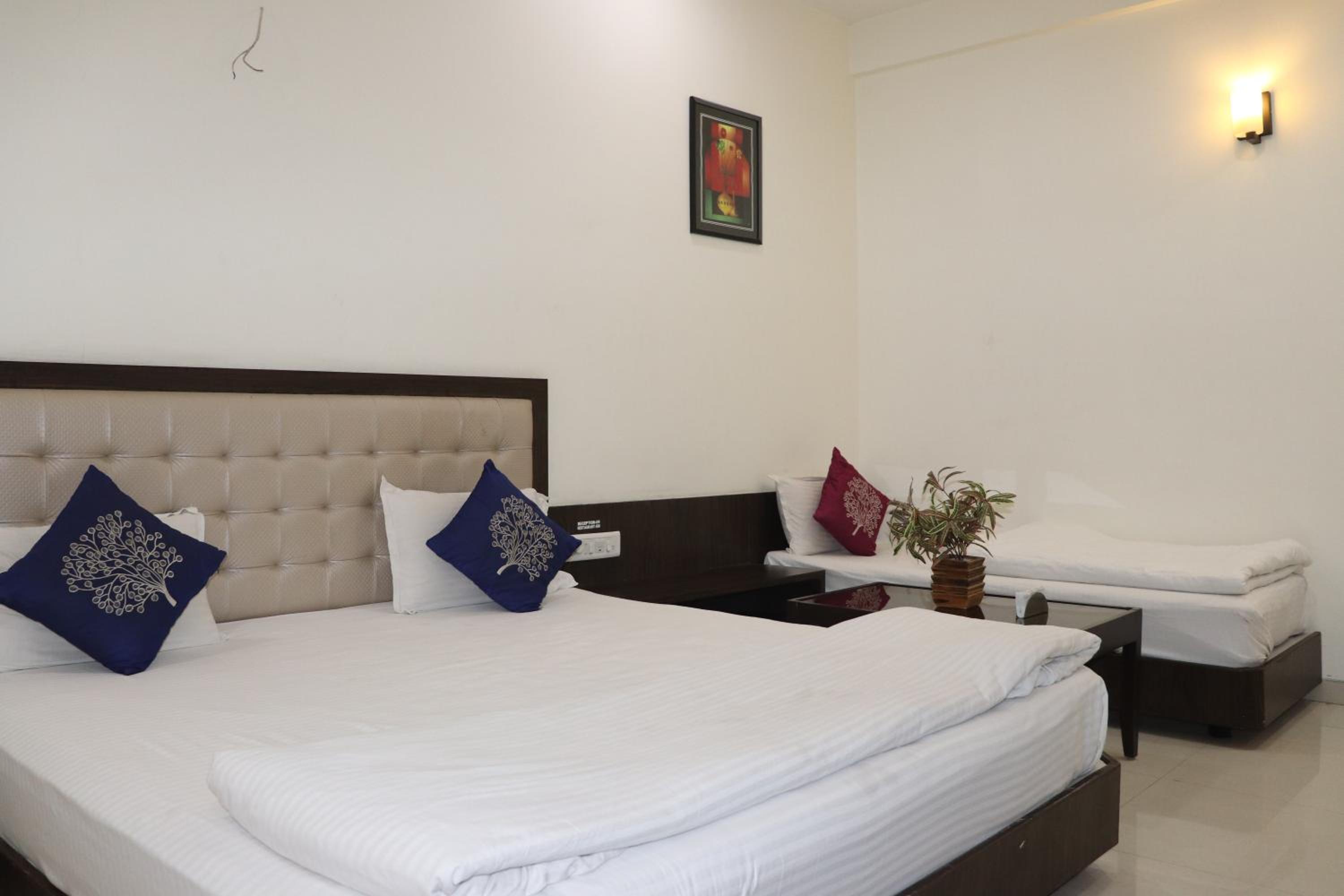 Standard Double Room with Fan photo 1