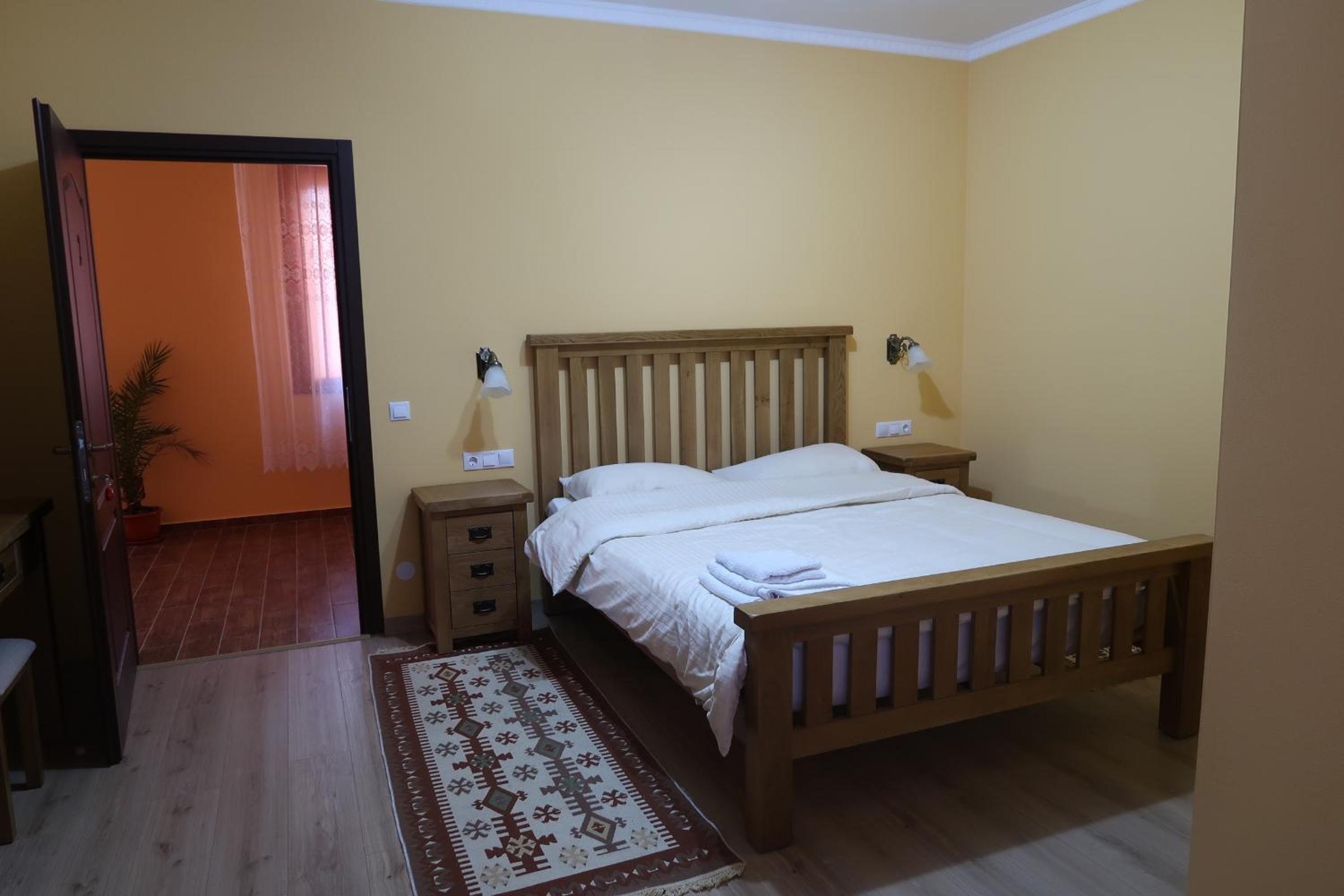Standard King Room - Photo 1