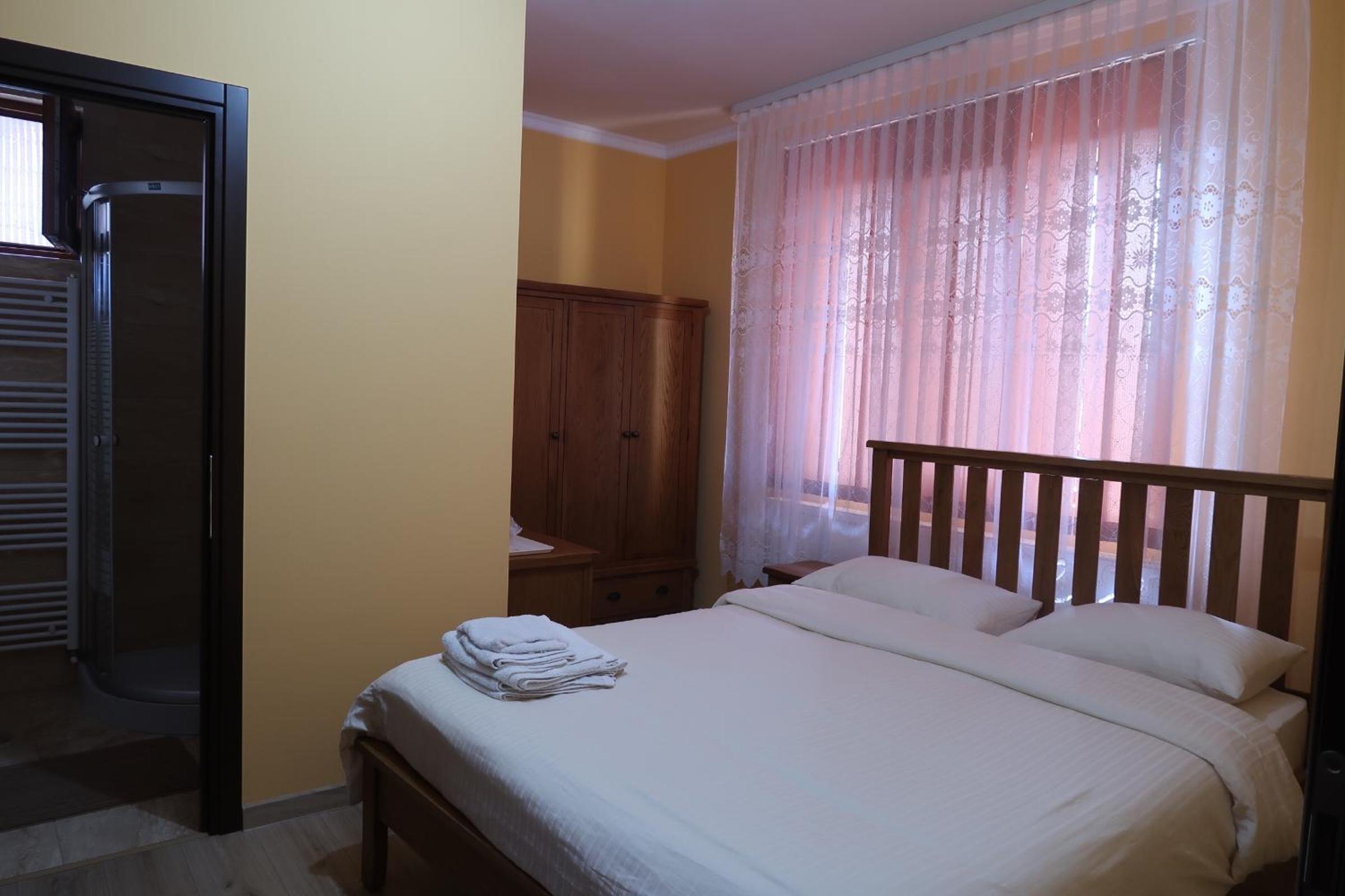 Standard King Room - Photo 2