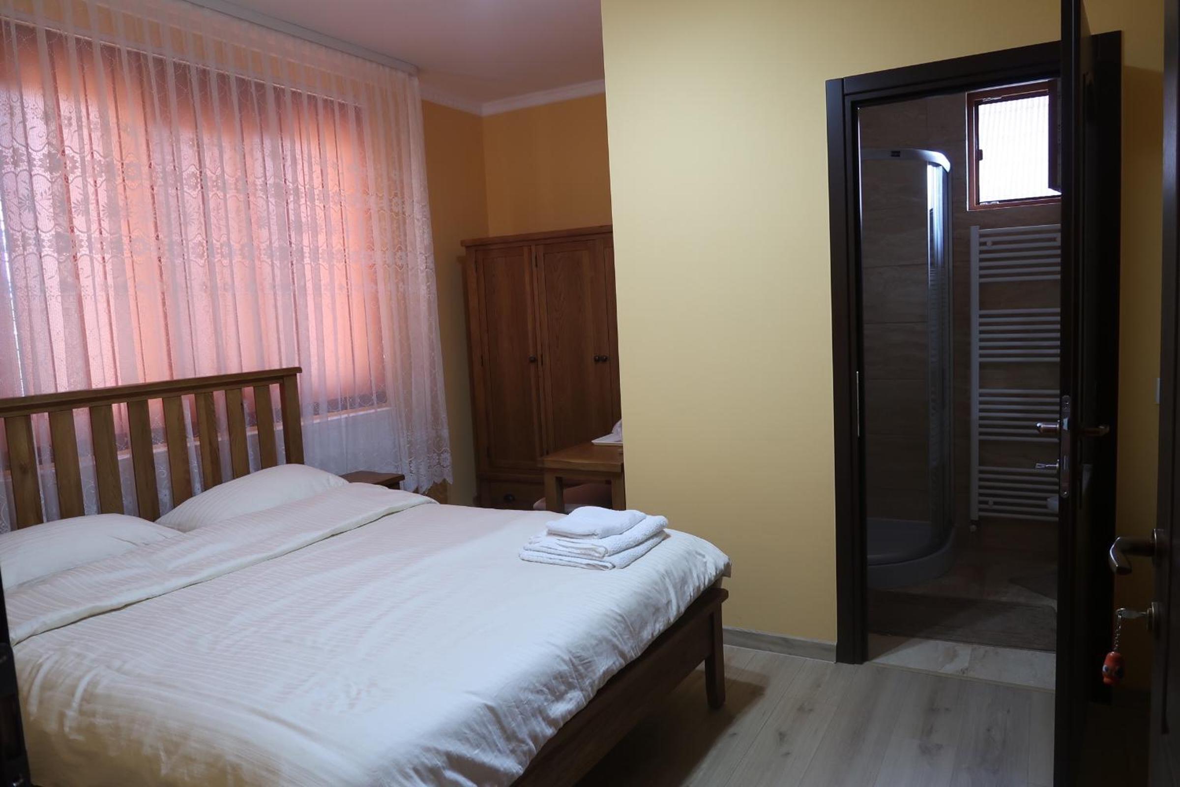 Standard King Room - Photo 7