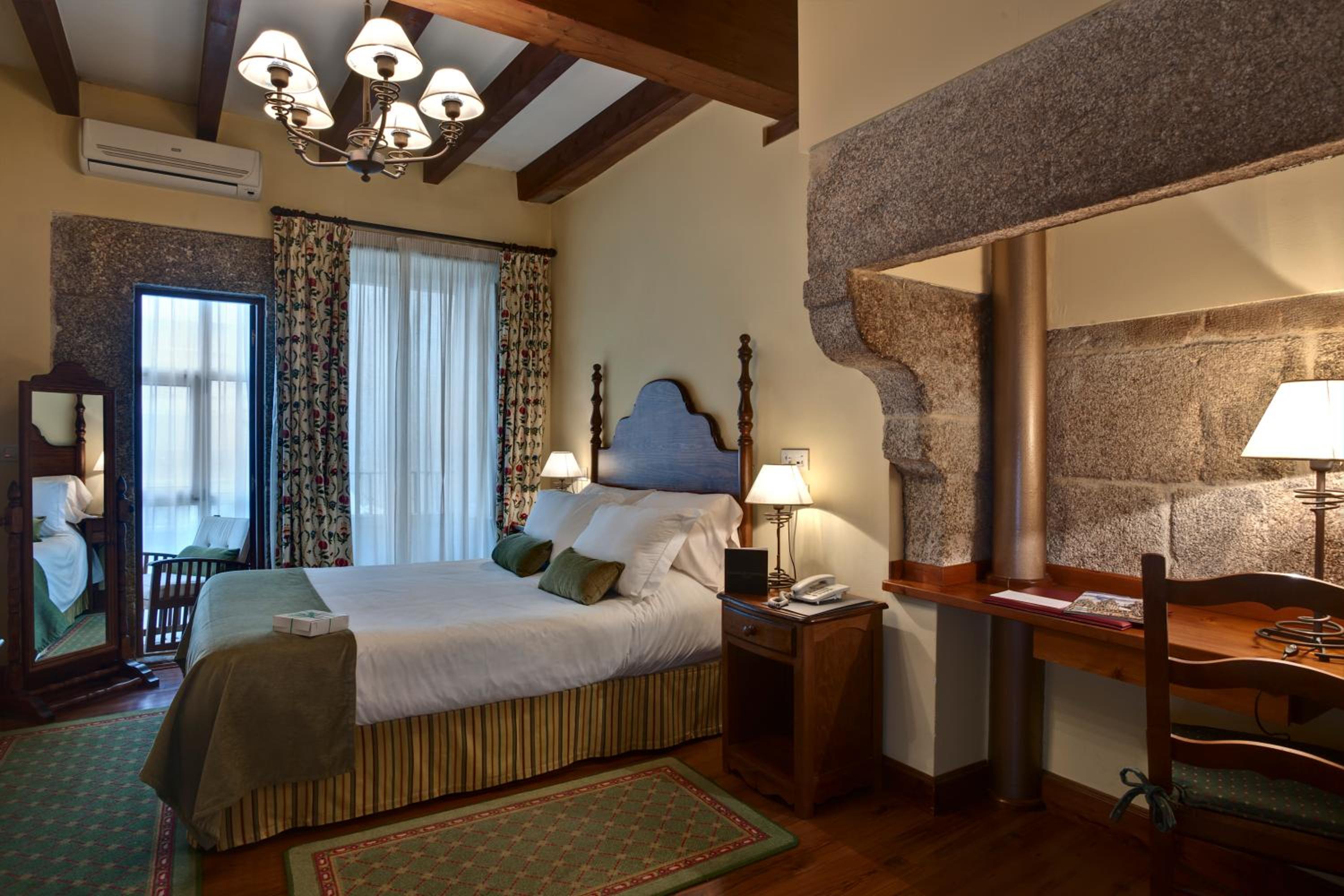 Double or Twin Room - Photo 9