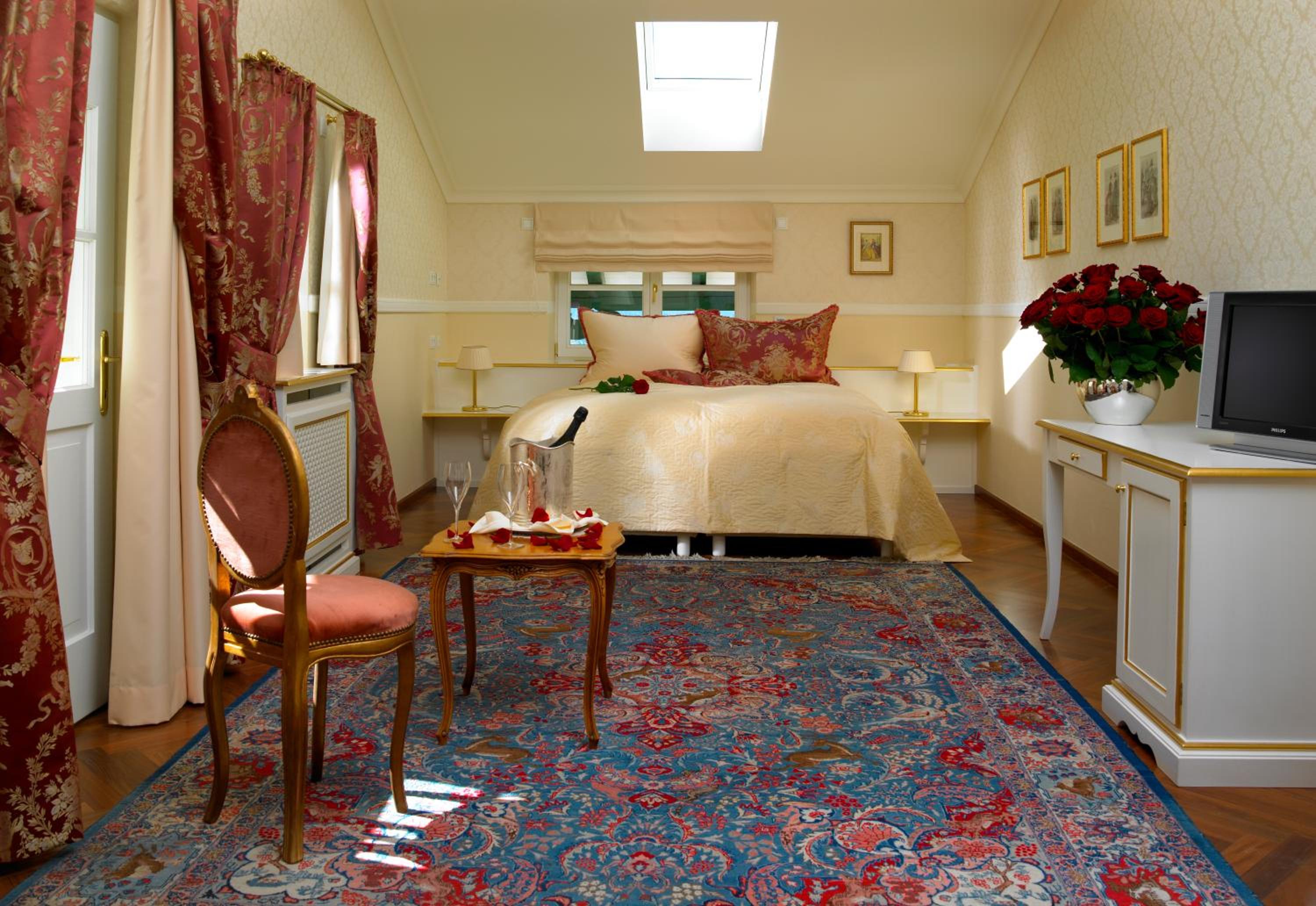 Junior Suite with Lake View - Photo 5